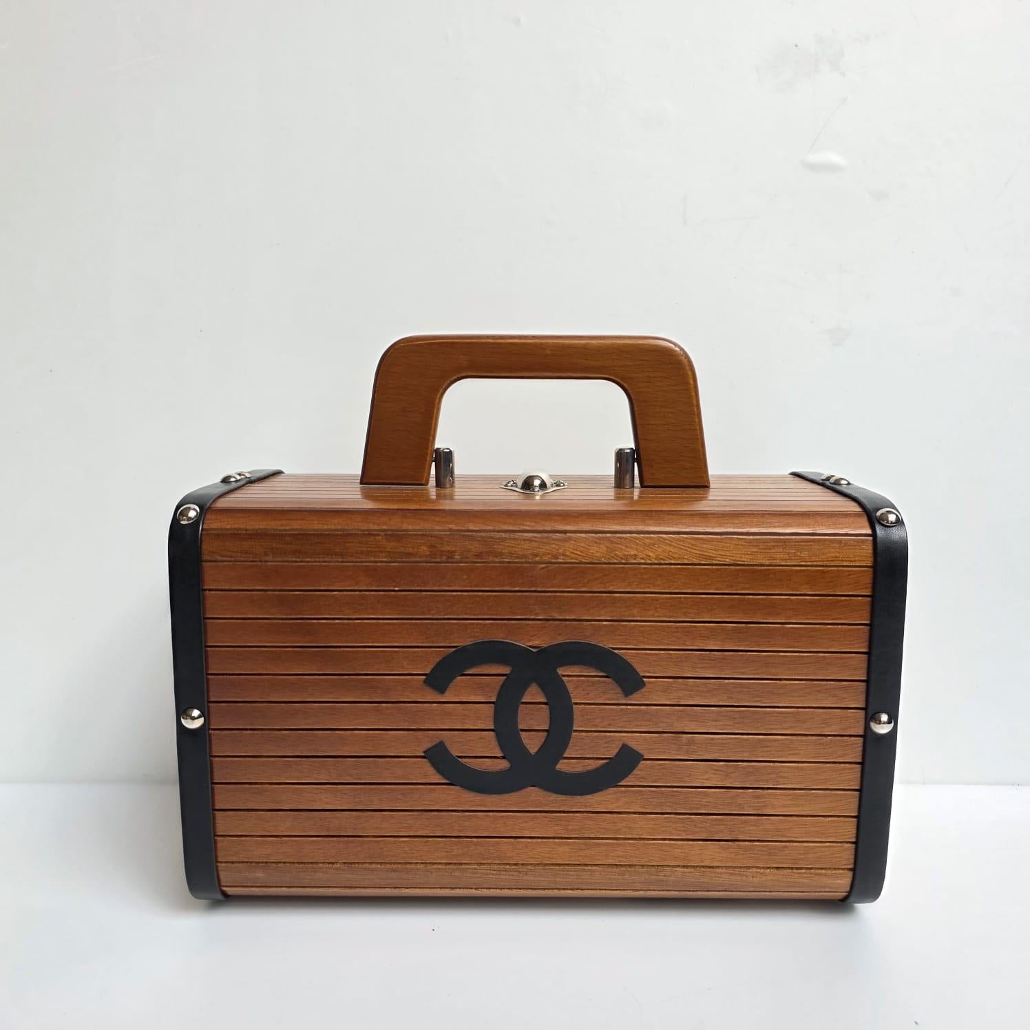 Marron Très Rare Vintage 90s Chanel Small Wooden Box Bag en vente