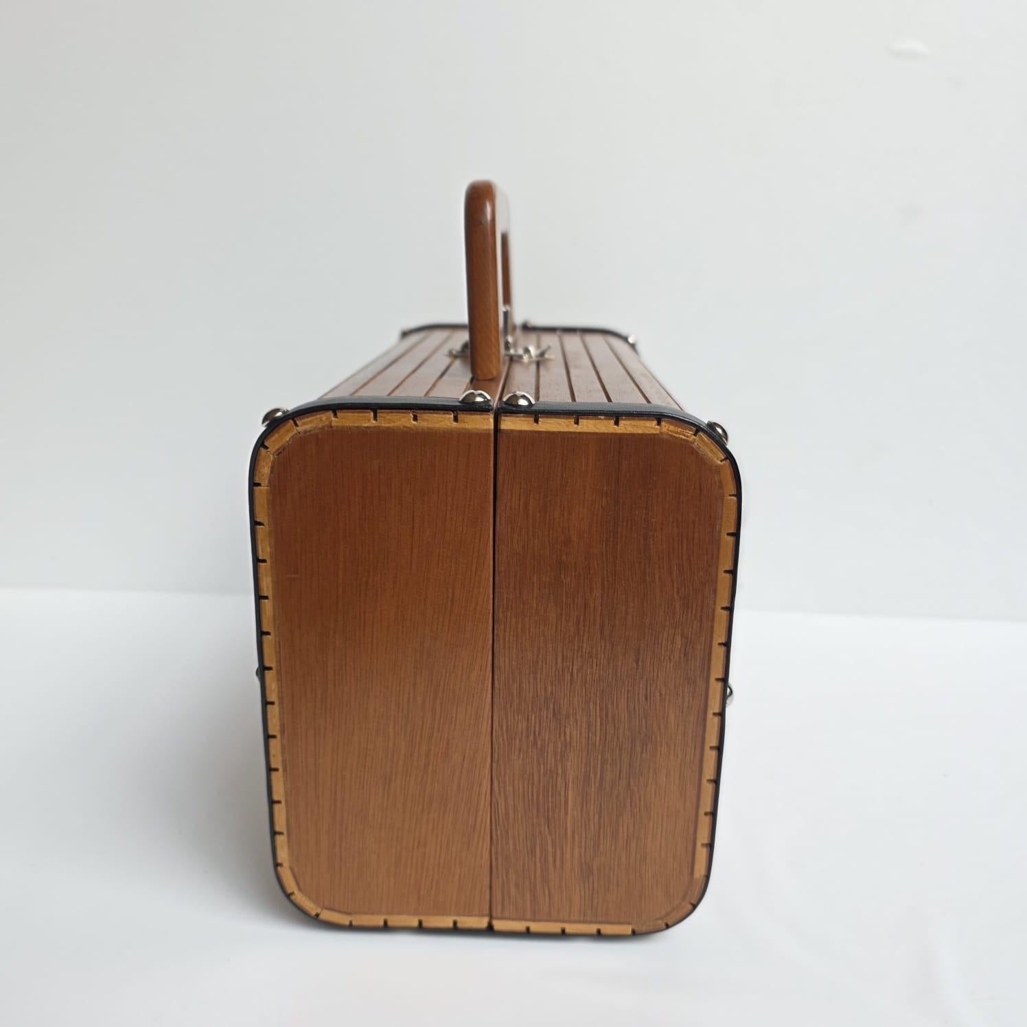 Très Rare Vintage 90s Chanel Small Wooden Box Bag Bon état - En vente à Jakarta, Daerah Khusus Ibukota Jakarta