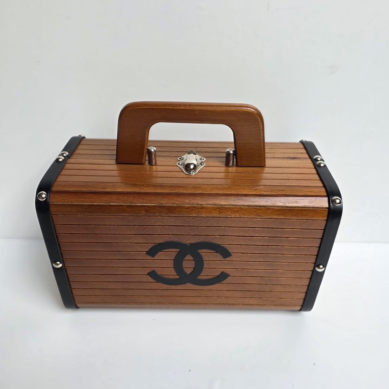 Très Rare Vintage 90s Chanel Small Wooden Box Bag Unisexe en vente