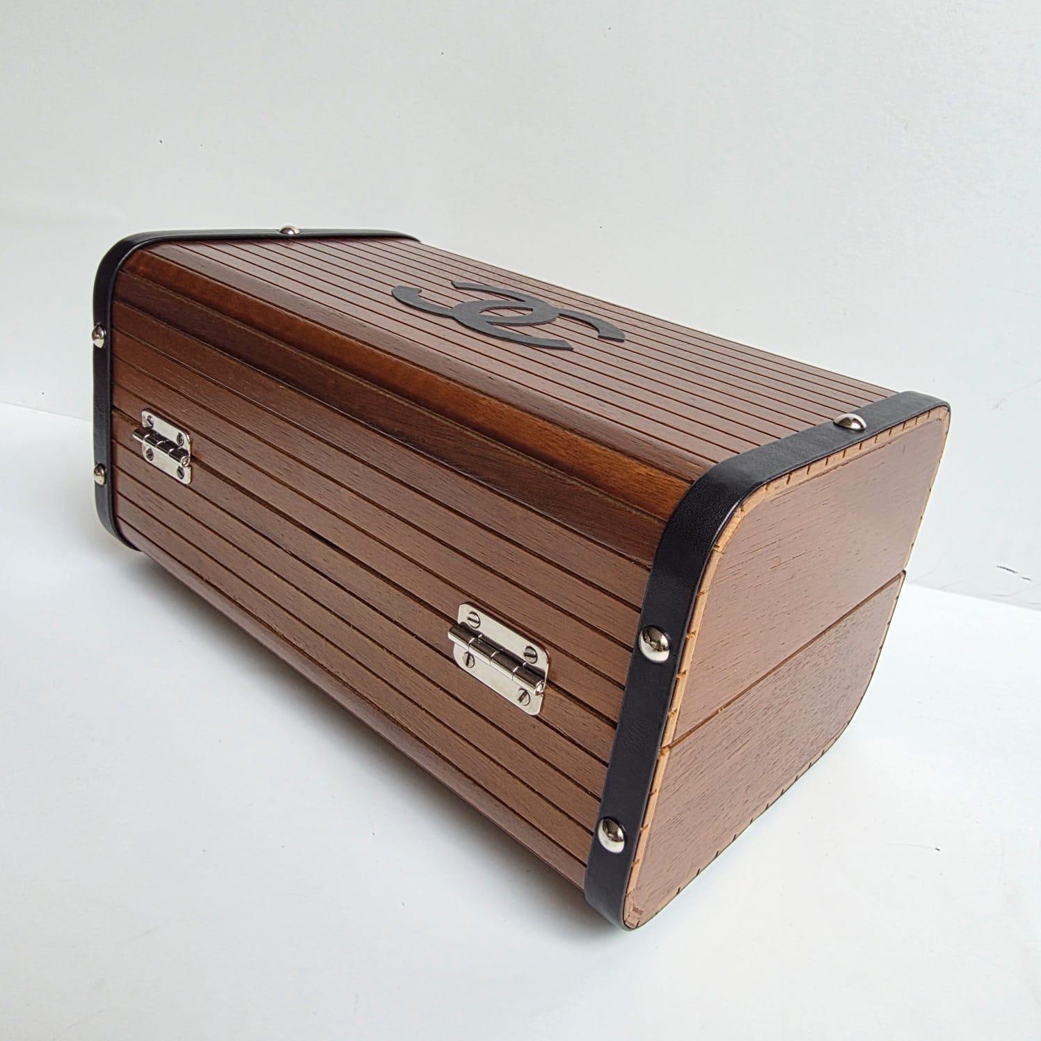 Très Rare Vintage 90s Chanel Small Wooden Box Bag en vente 1