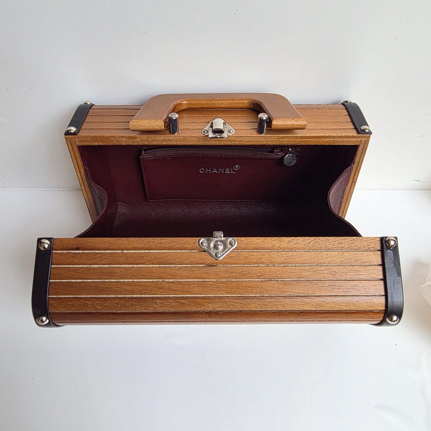 Très Rare Vintage 90s Chanel Small Wooden Box Bag en vente 4