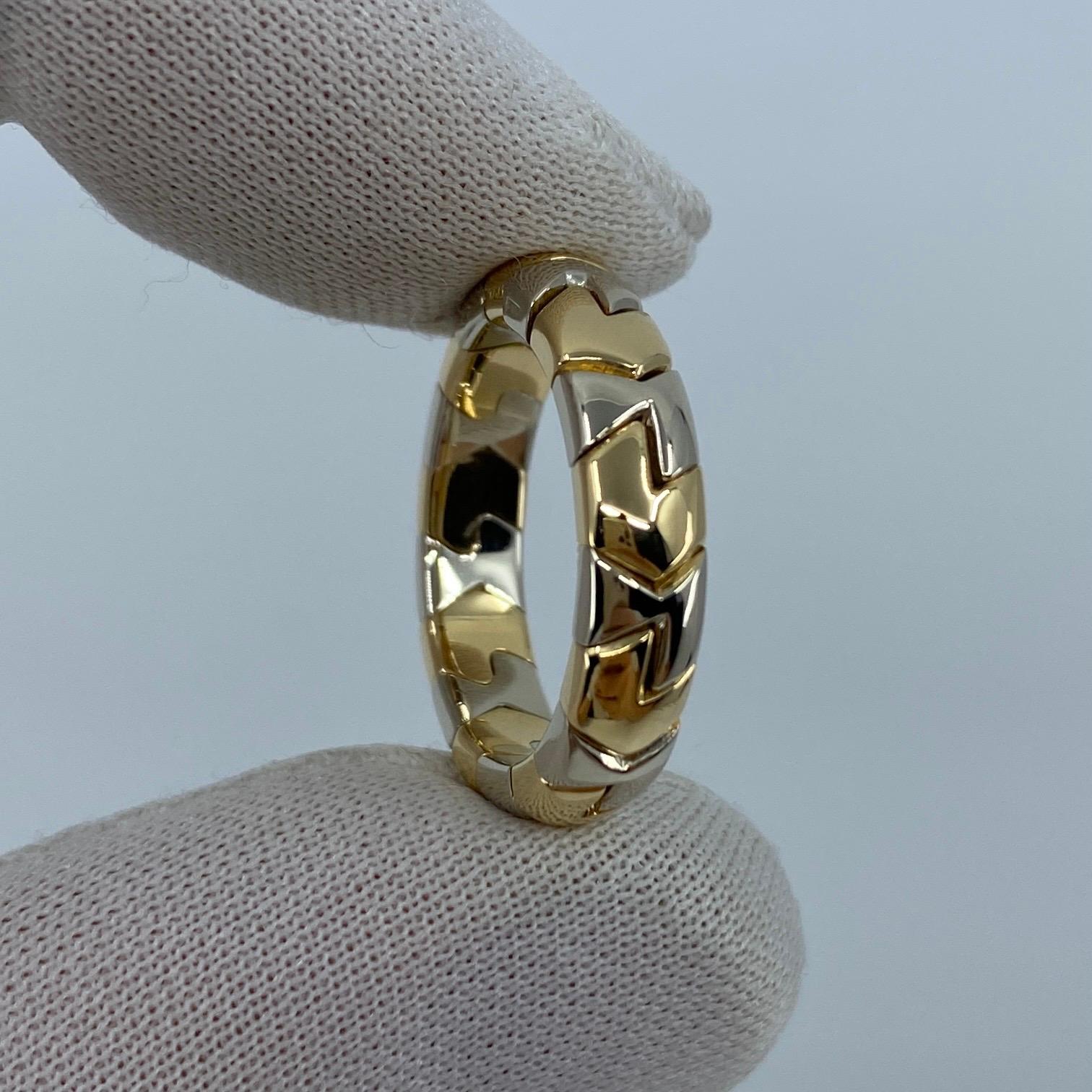 Very Rare Vintage Bvlgari Alveare 18 Karat Gold & Steel Spring Thin Band Ring.

A beautiful and rare vintage 18k yellow gold and stainless steel Bvlgari Alveare ring with flexible spring design.

This stylish and unique spring design allowing it to