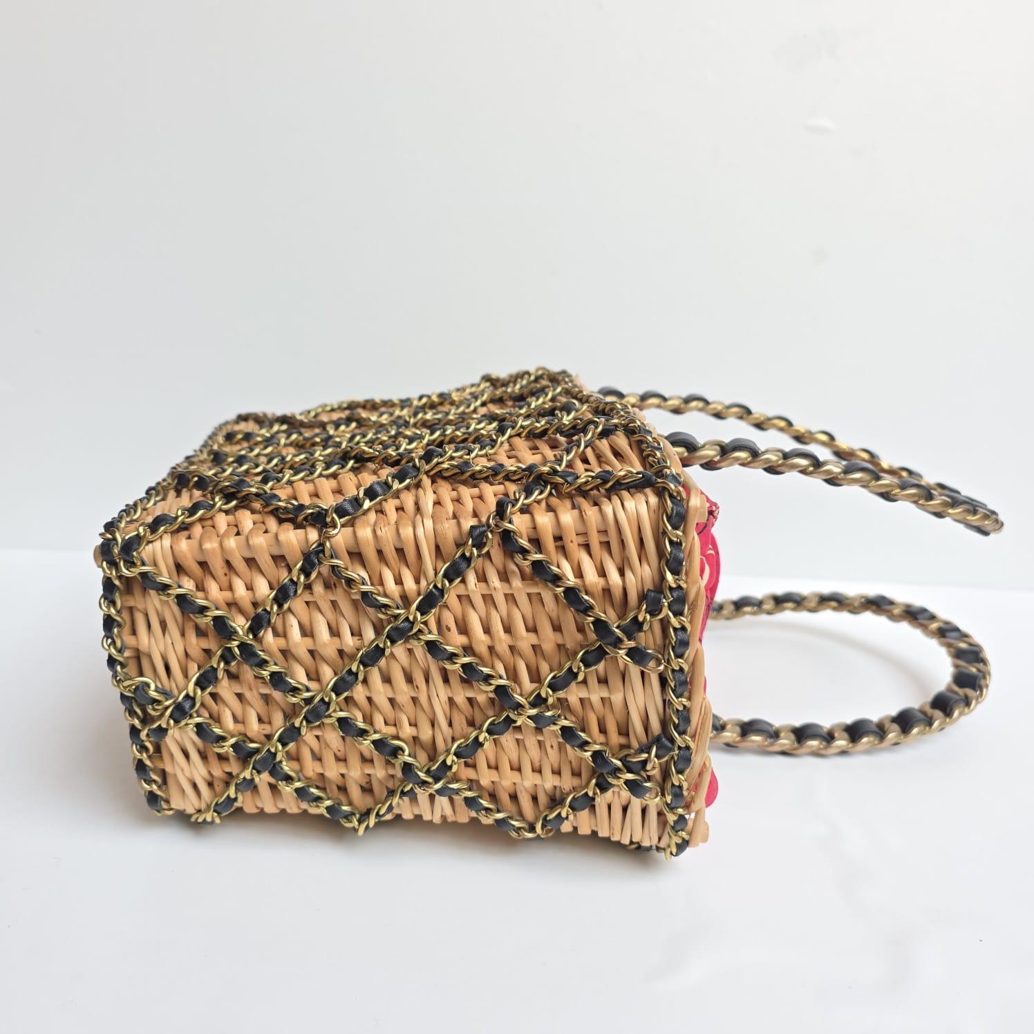 Très Rare Vintage Chanel Leather Chain Quilted Wicker Picnic Basket Bag en vente 6