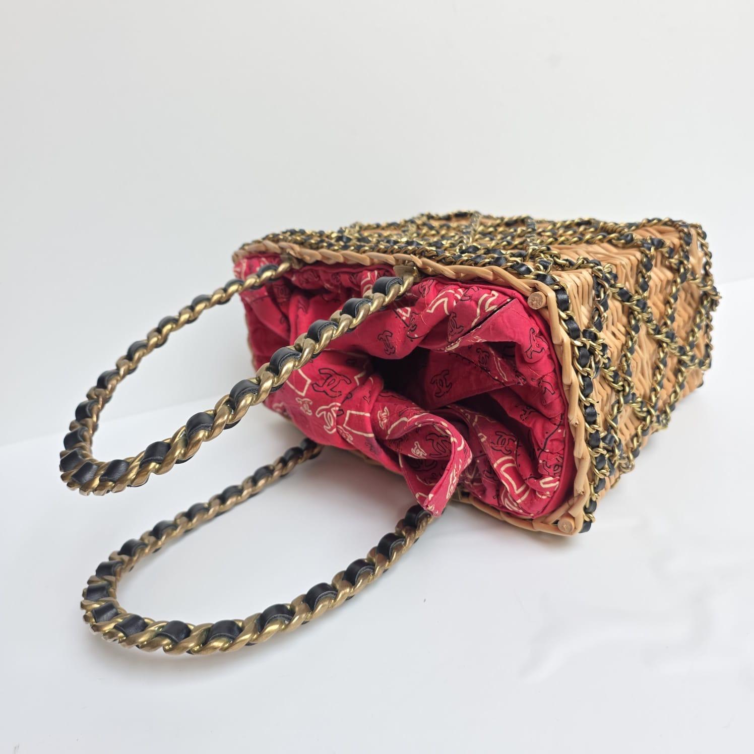 Très Rare Vintage Chanel Leather Chain Quilted Wicker Picnic Basket Bag en vente 9