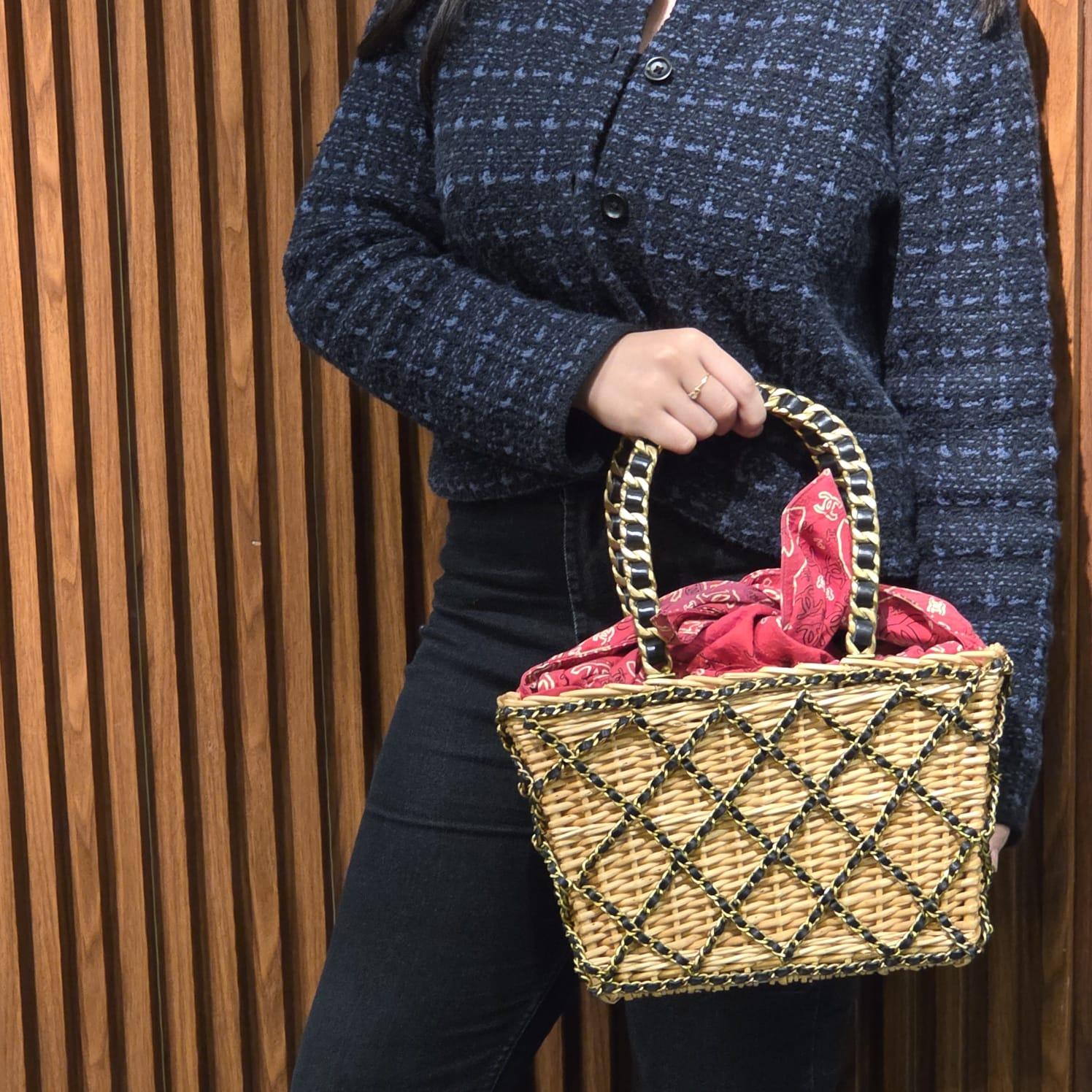 Très Rare Vintage Chanel Leather Chain Quilted Wicker Picnic Basket Bag en vente 10