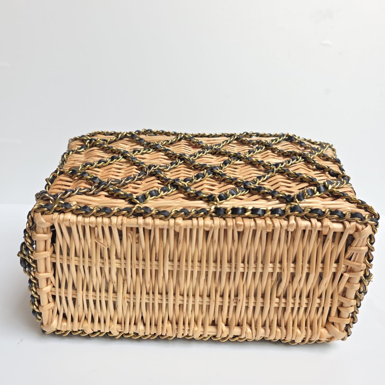 Très Rare Vintage Chanel Leather Chain Quilted Wicker Picnic Basket Bag Unisexe en vente