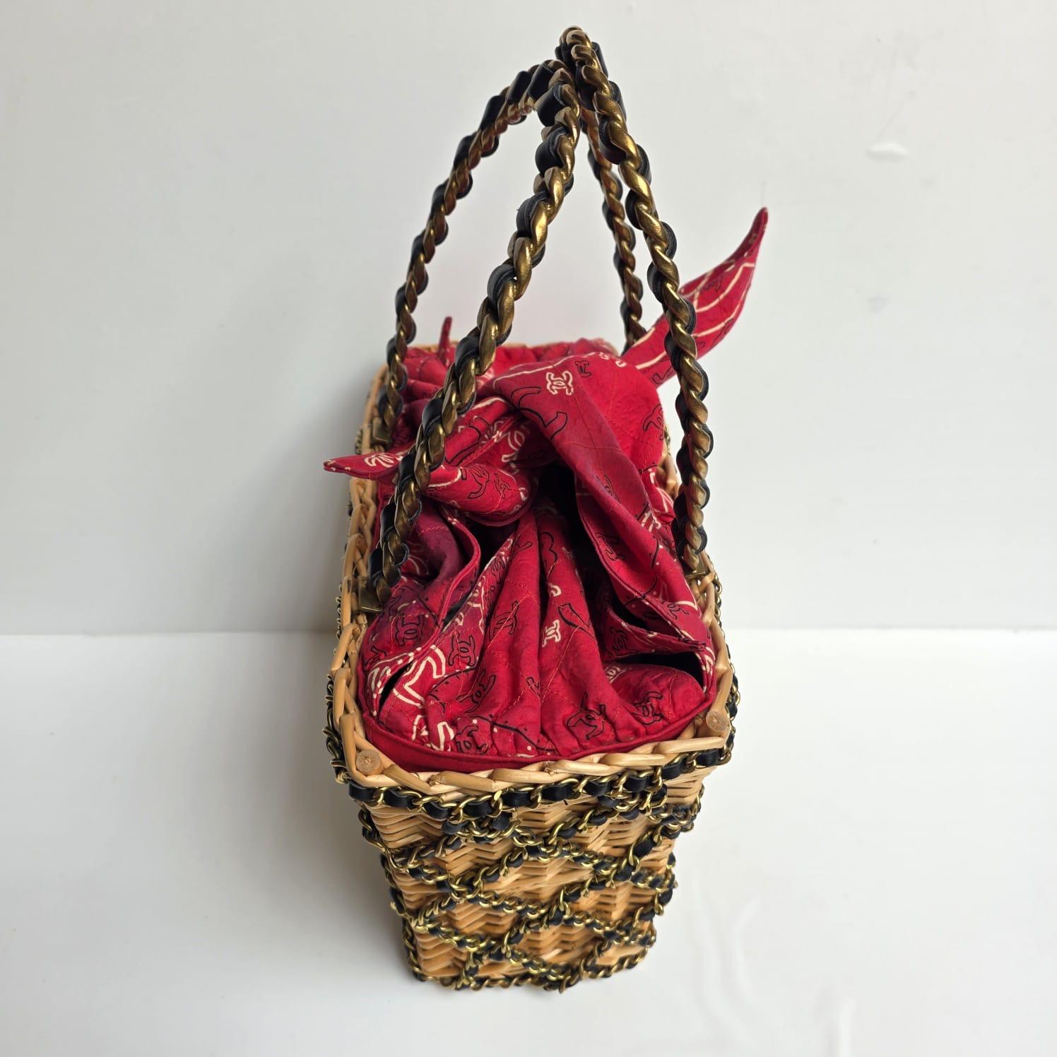 Très Rare Vintage Chanel Leather Chain Quilted Wicker Picnic Basket Bag en vente 1