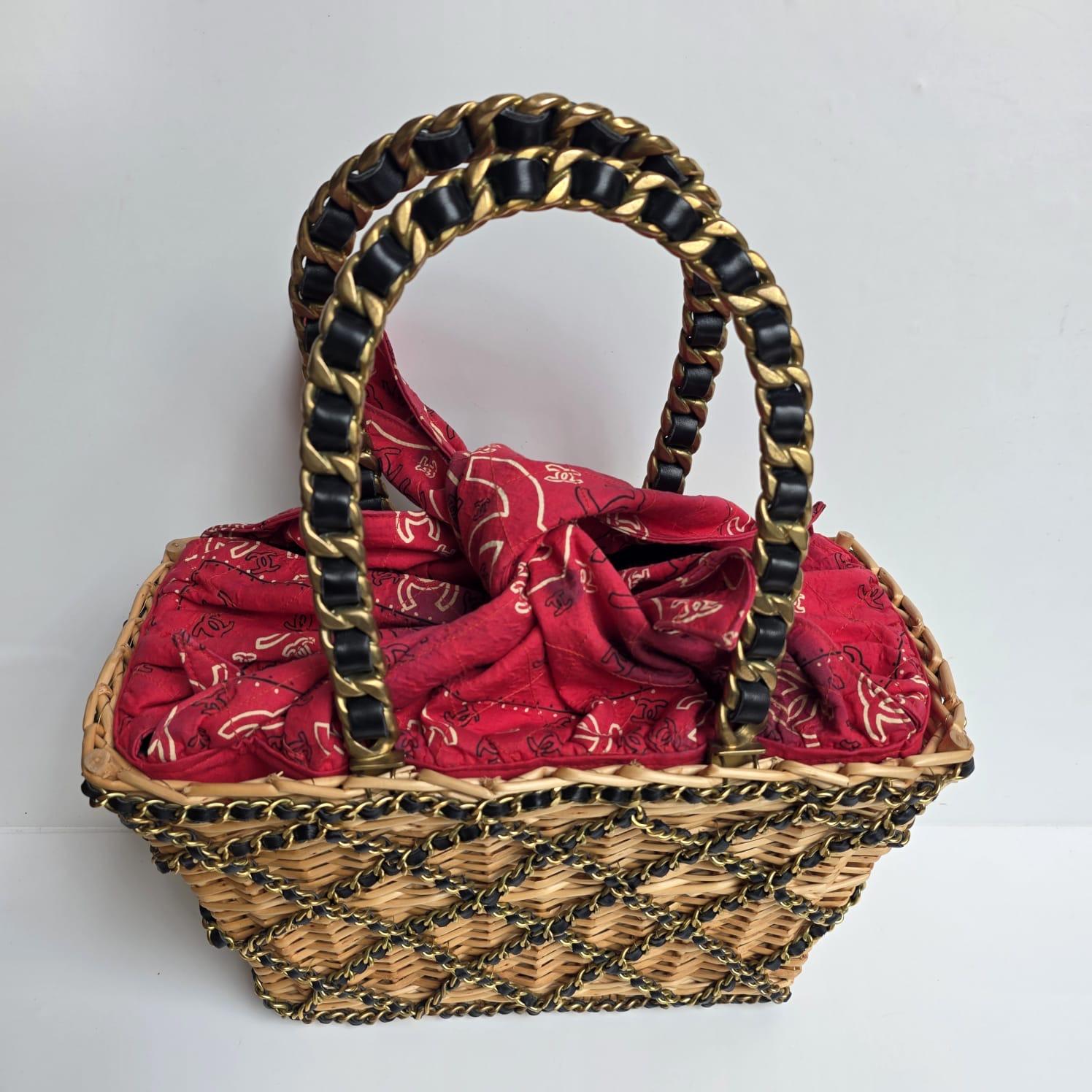 Très Rare Vintage Chanel Leather Chain Quilted Wicker Picnic Basket Bag en vente 3