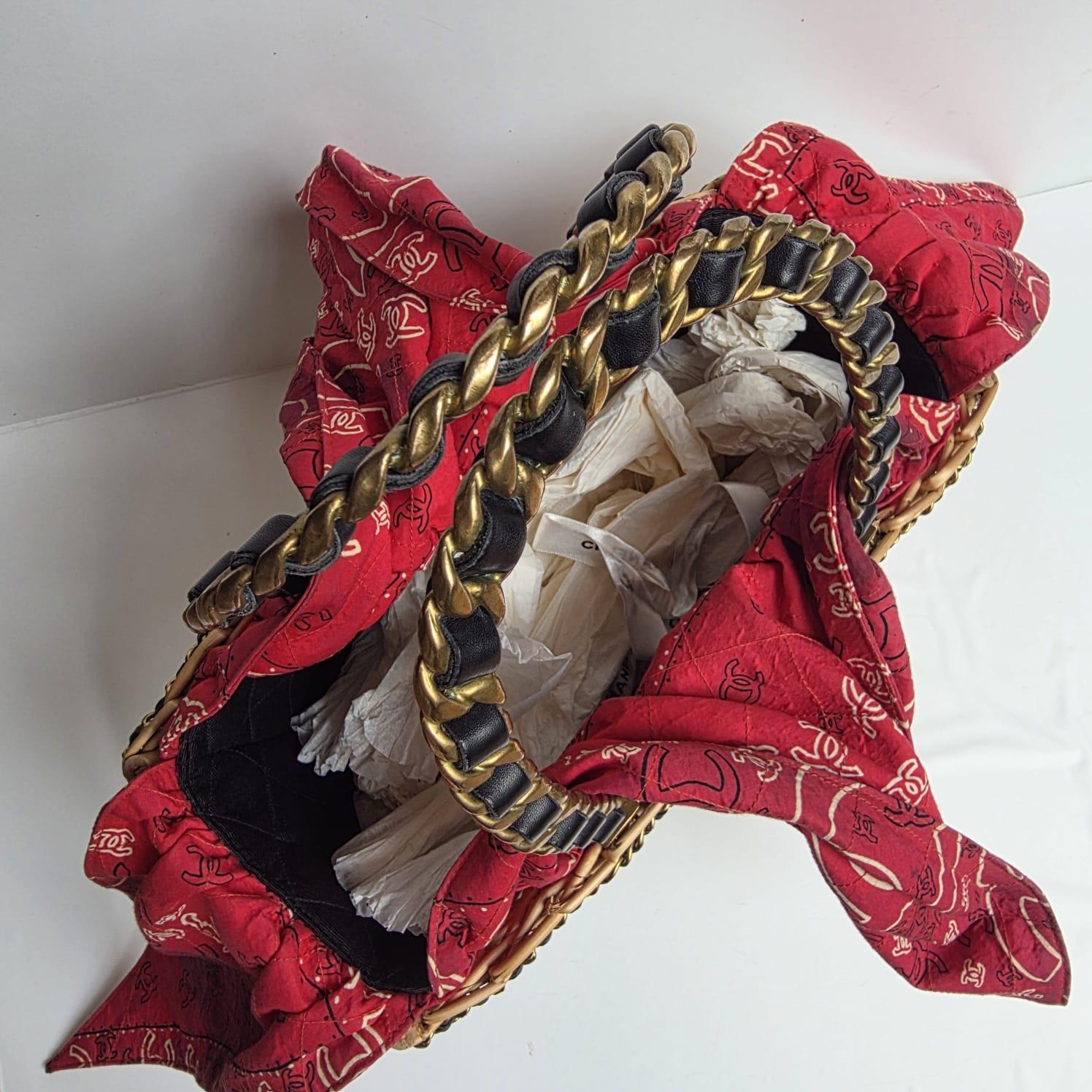 Très Rare Vintage Chanel Leather Chain Quilted Wicker Picnic Basket Bag en vente 4