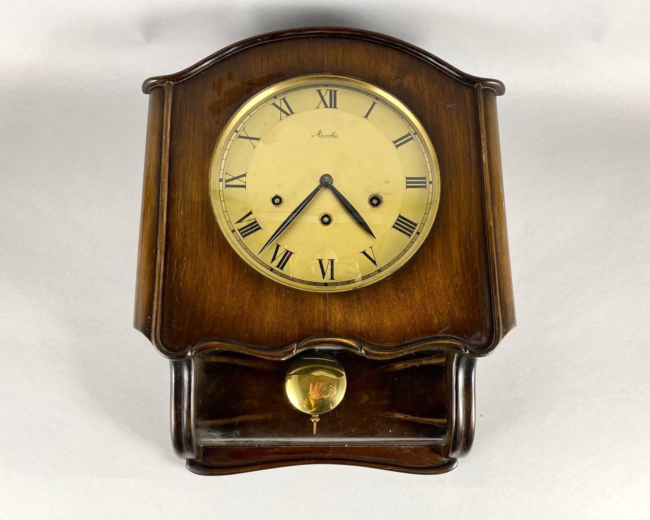 We present to your attention vintage watch produced by the F.M.S. Friedrich Mauthe Schwenningen Company, Germany.

 The body is made of natural noble wood. Spring-wound mechanism.

 The dial is analog (pointer) of golden color, with indication