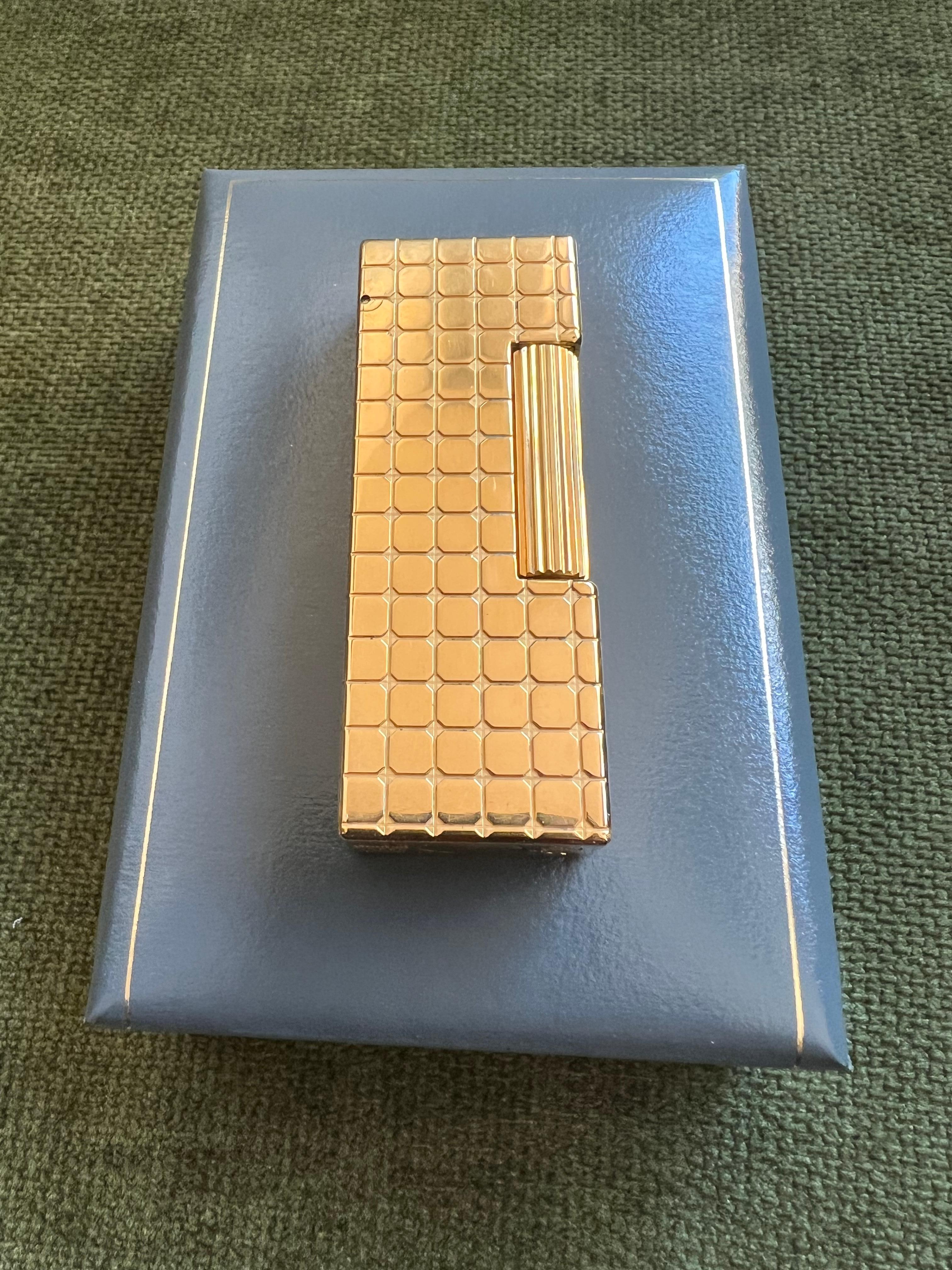 Very Rare Vintage Dunhill Lighter Rare 18k Gold Plated Block Texture circa 1990s For Sale 8