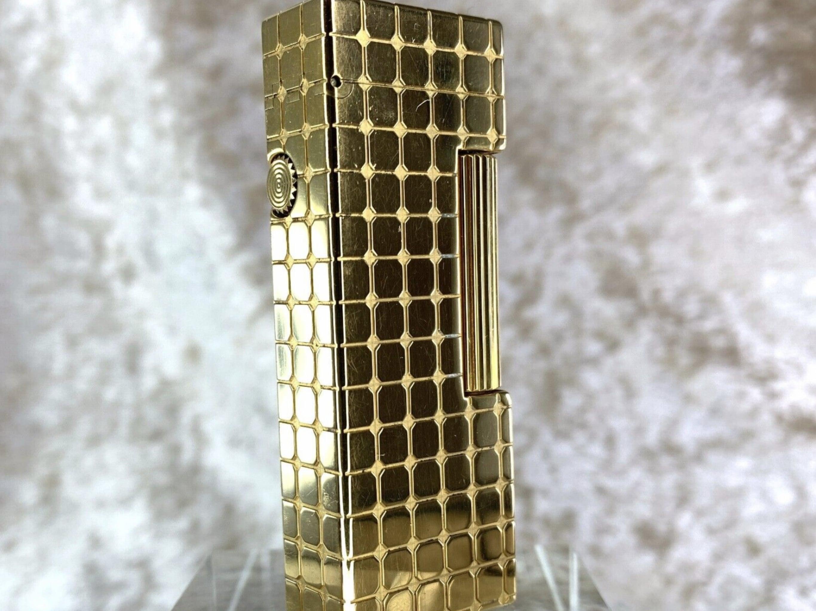 Very Rare Vintage Dunhill Lighter Rare 18k Gold Plated Block Texture circa 1990s For Sale 2