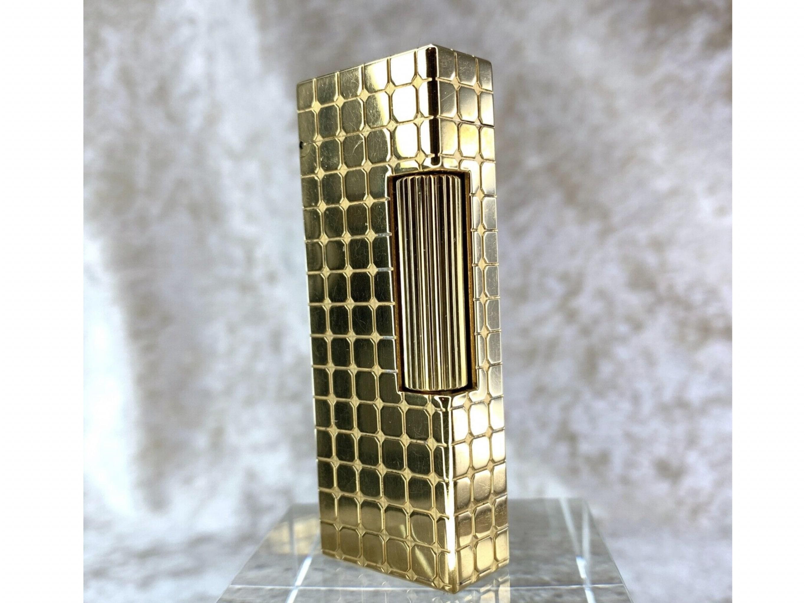 Very Rare Vintage Dunhill Lighter Rare 18k Gold Plated Block Texture circa 1990s For Sale 6