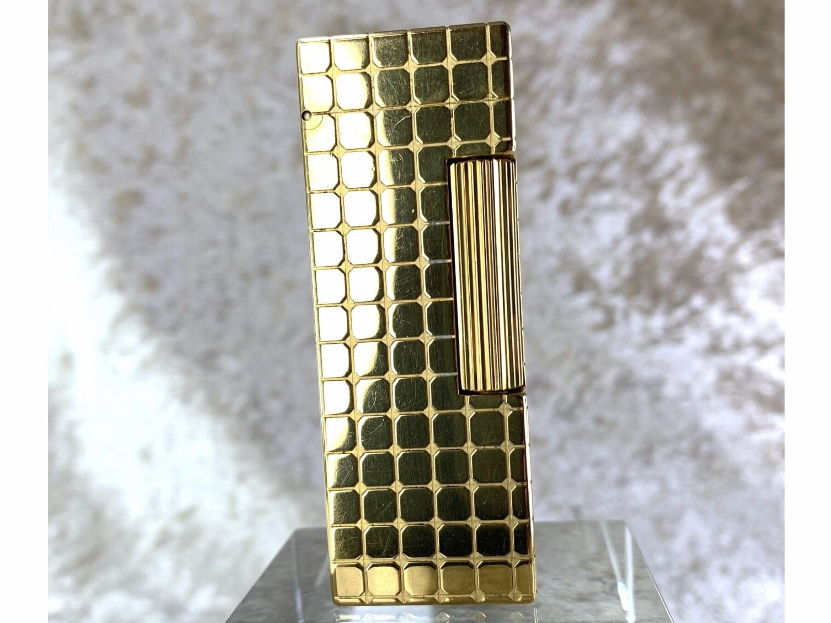 Very Rare Vintage Dunhill Lighter Rare 18k Gold Plated Block Texture circa 1990s For Sale 7