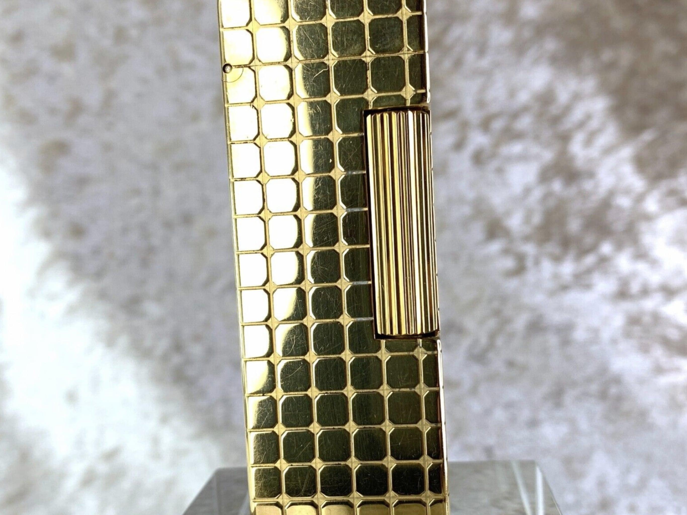 Very Rare Vintage Dunhill Lighter Rare 18k Gold Plated Block Texture circa 1990s For Sale 1