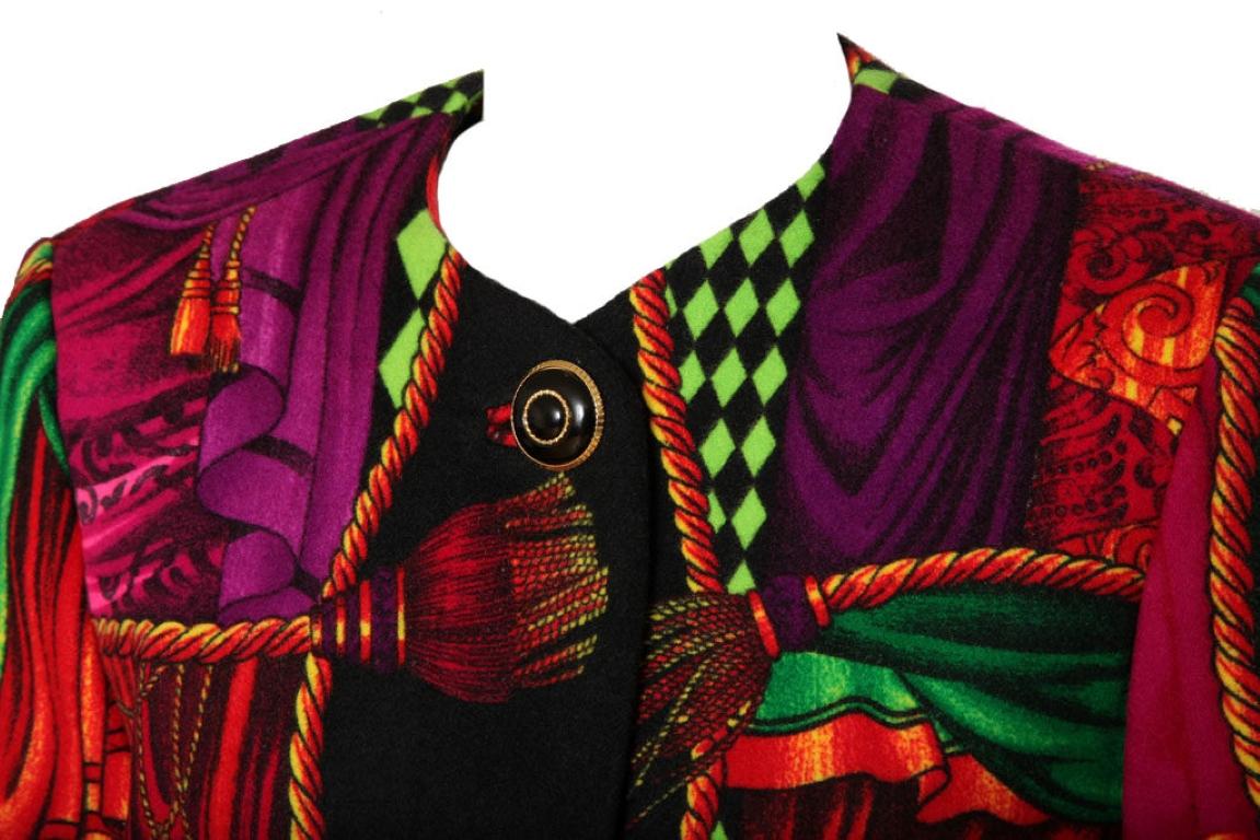 Very Rare Vintage Gianni Versace Couture Theater Print Suits In Good Condition For Sale In Hoffman Estates, IL