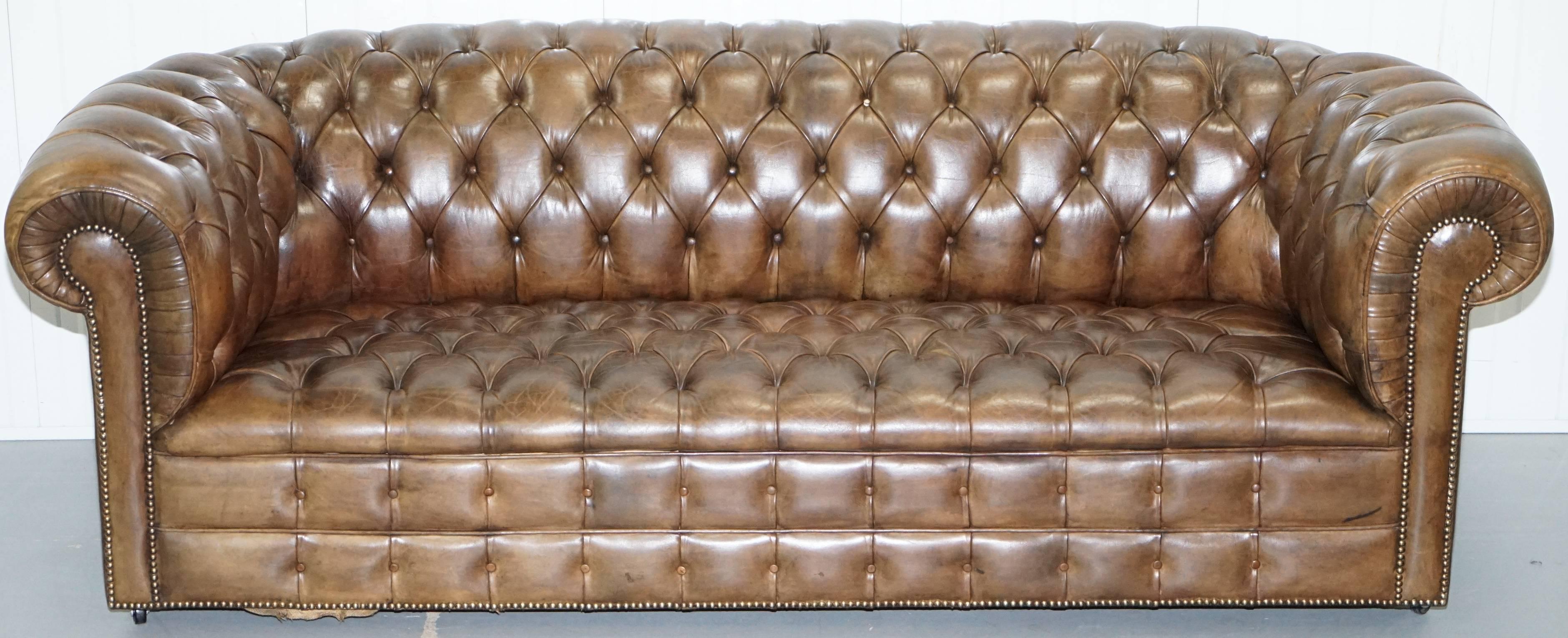 We are delighted to offer for sale this very rare original vintage hand dyed cigar brown leather gentleman’s Chesterfield club sofa

I have the matching four seater which is being restored in the next few weeks 

When looking at Chesterfield