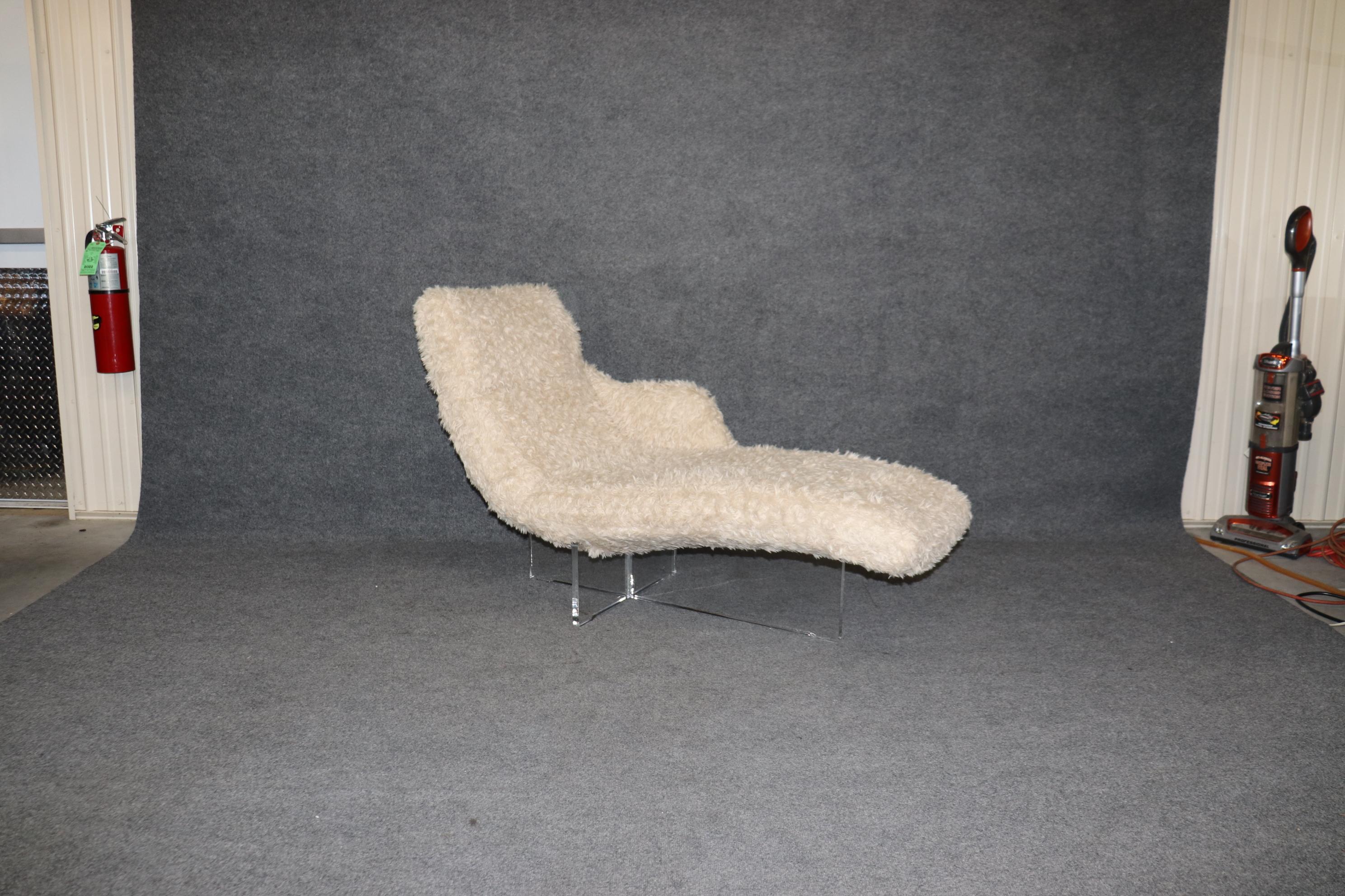 Late 20th Century Very Rare Vladimir Kagan Attributed Lucite Base Faux Furn Chaise Daybed Recamier For Sale
