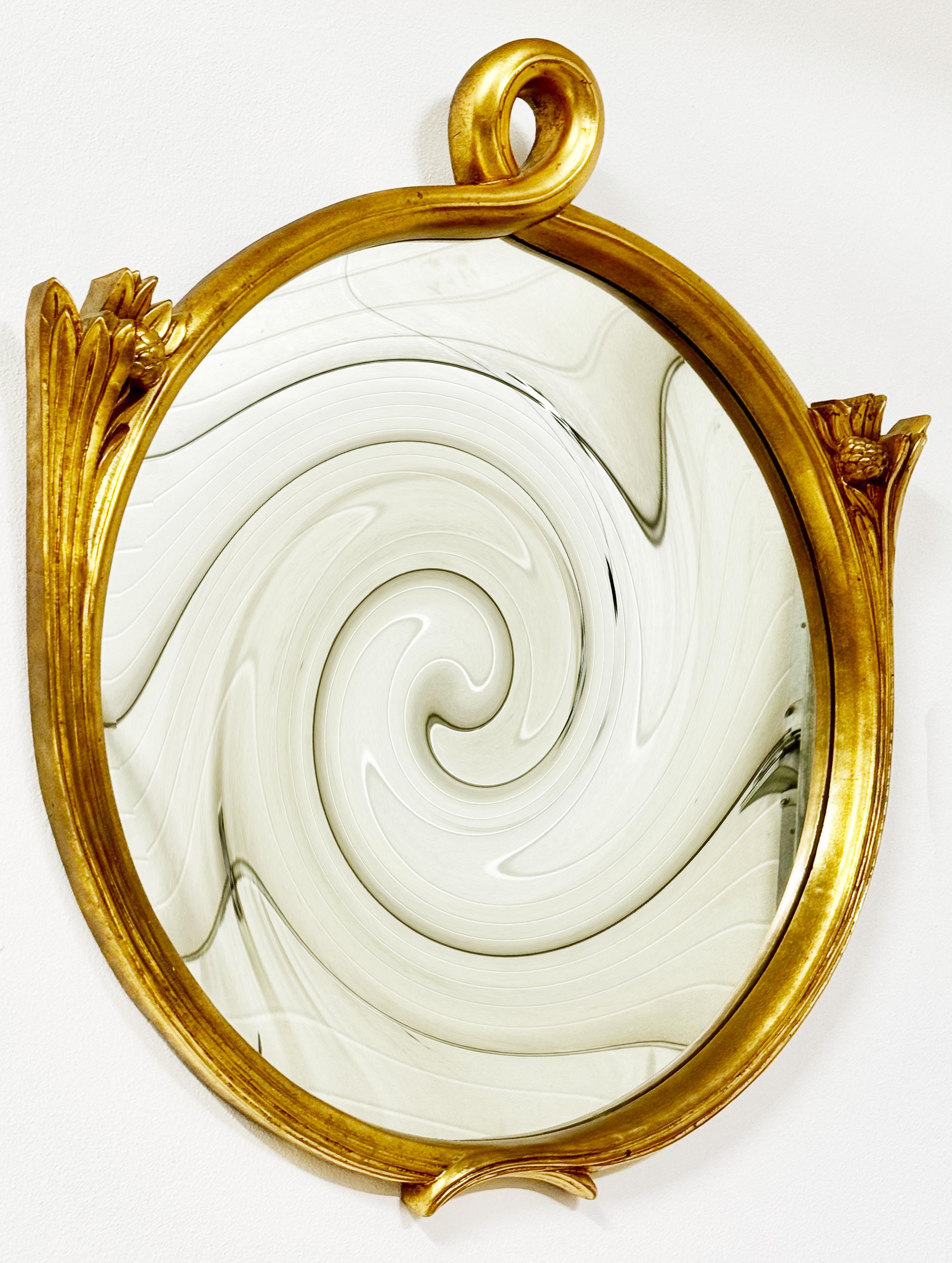 Raro specchio da parete progettato da Josef Hoffmann nel 1937 per l'esposizione mondiale ed eseguito da Max Welz, Vienna. La versione più grande di questo specchio risale al 1970 ed è realizzata in legno massiccio.