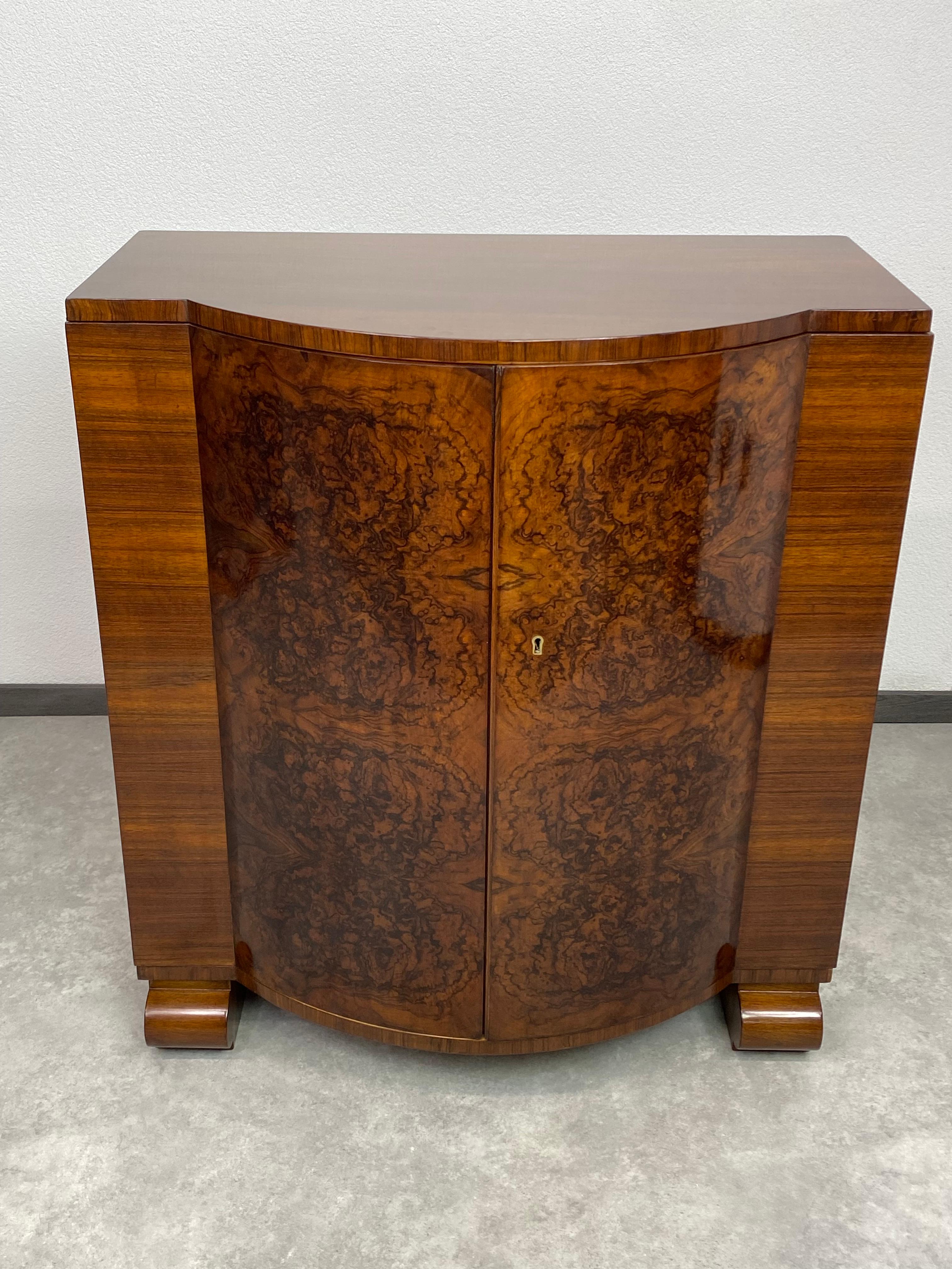 Très rare meuble de bar art déco en noyer par Thonet en vente 6