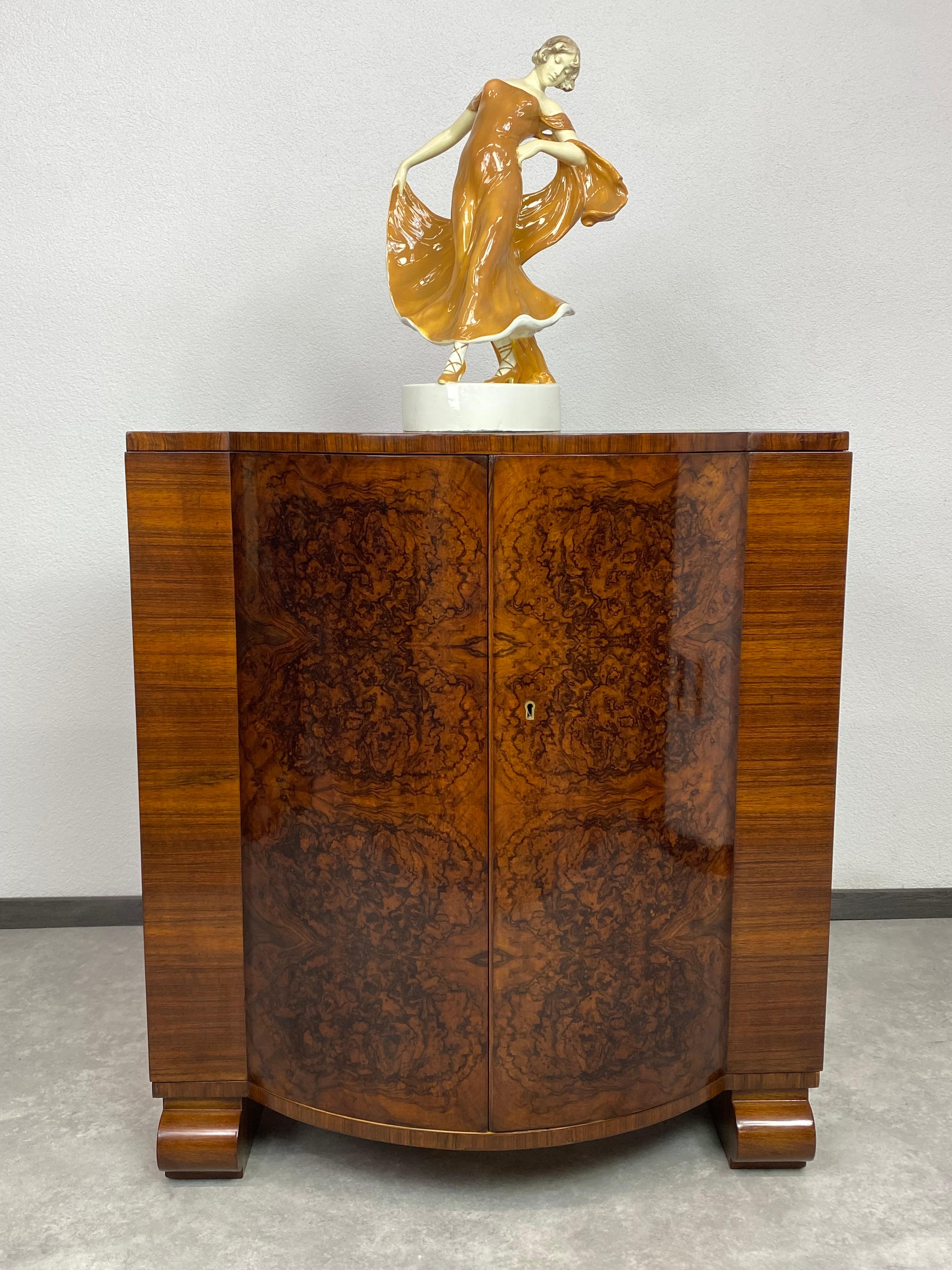 Très rare meuble de bar art déco en noyer par Thonet en vente 7