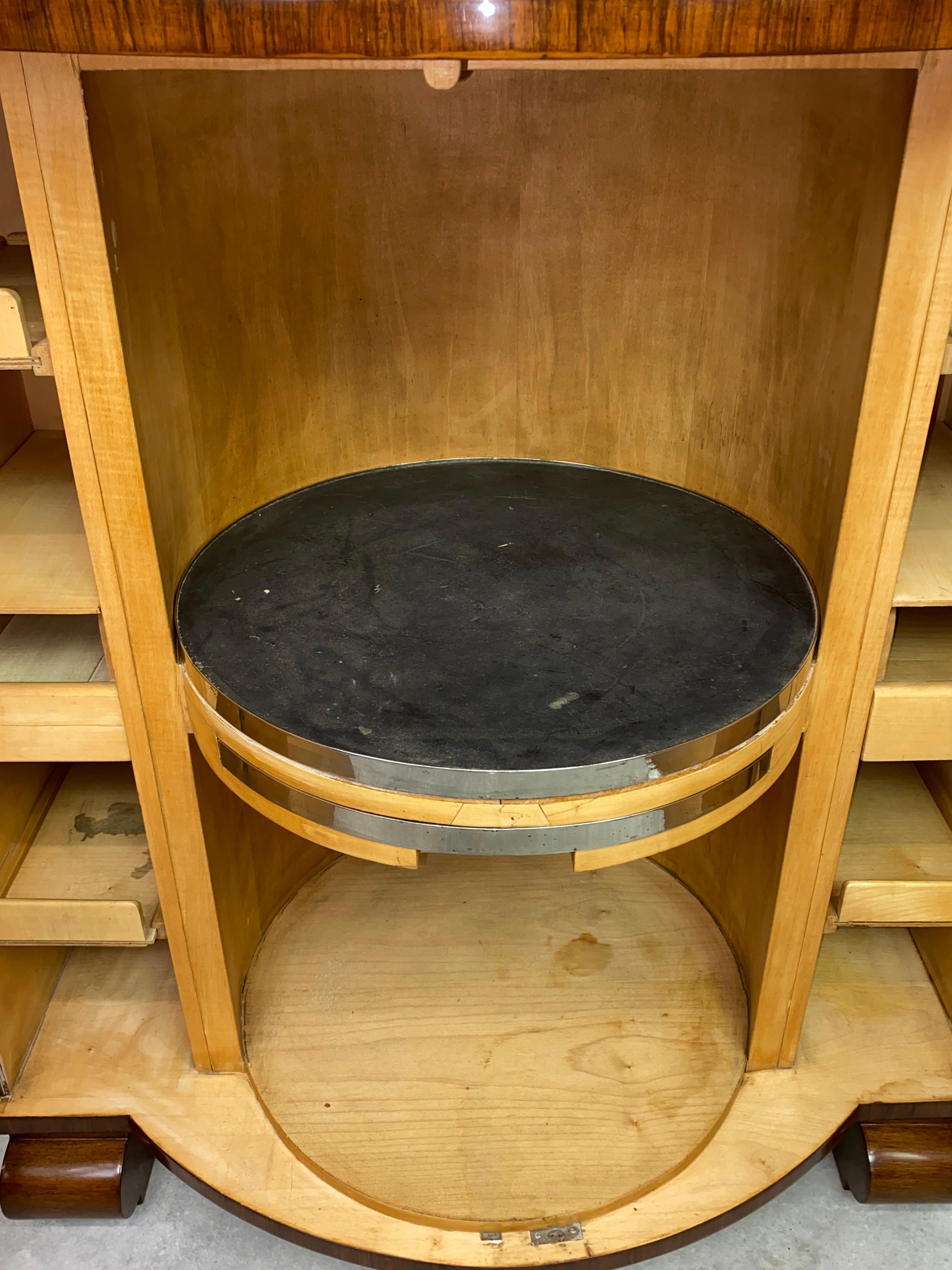Très rare meuble de bar art déco en noyer par Thonet Excellent état - En vente à Banská Štiavnica, SK
