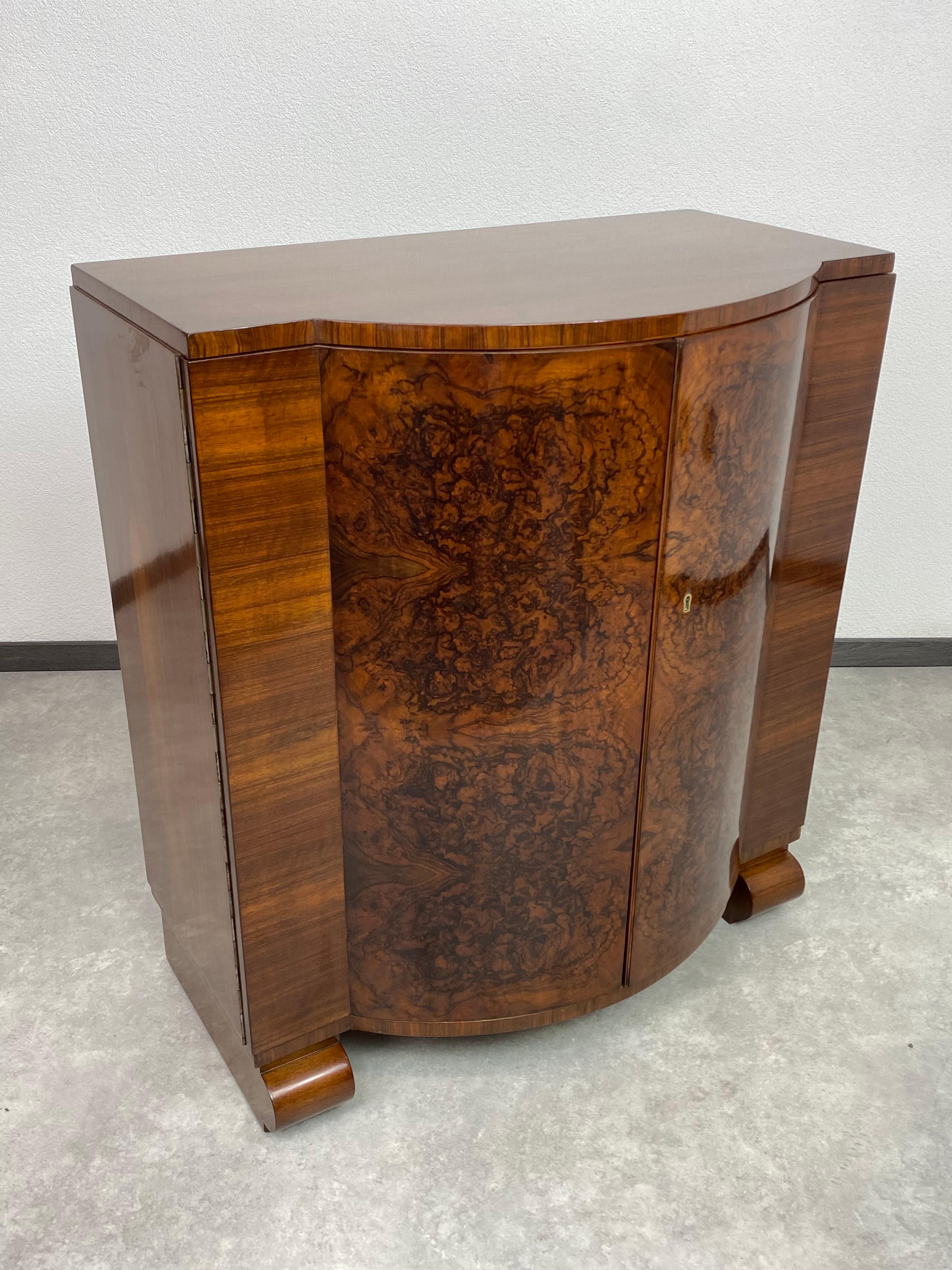 Très rare meuble de bar art déco en noyer par Thonet en vente 1
