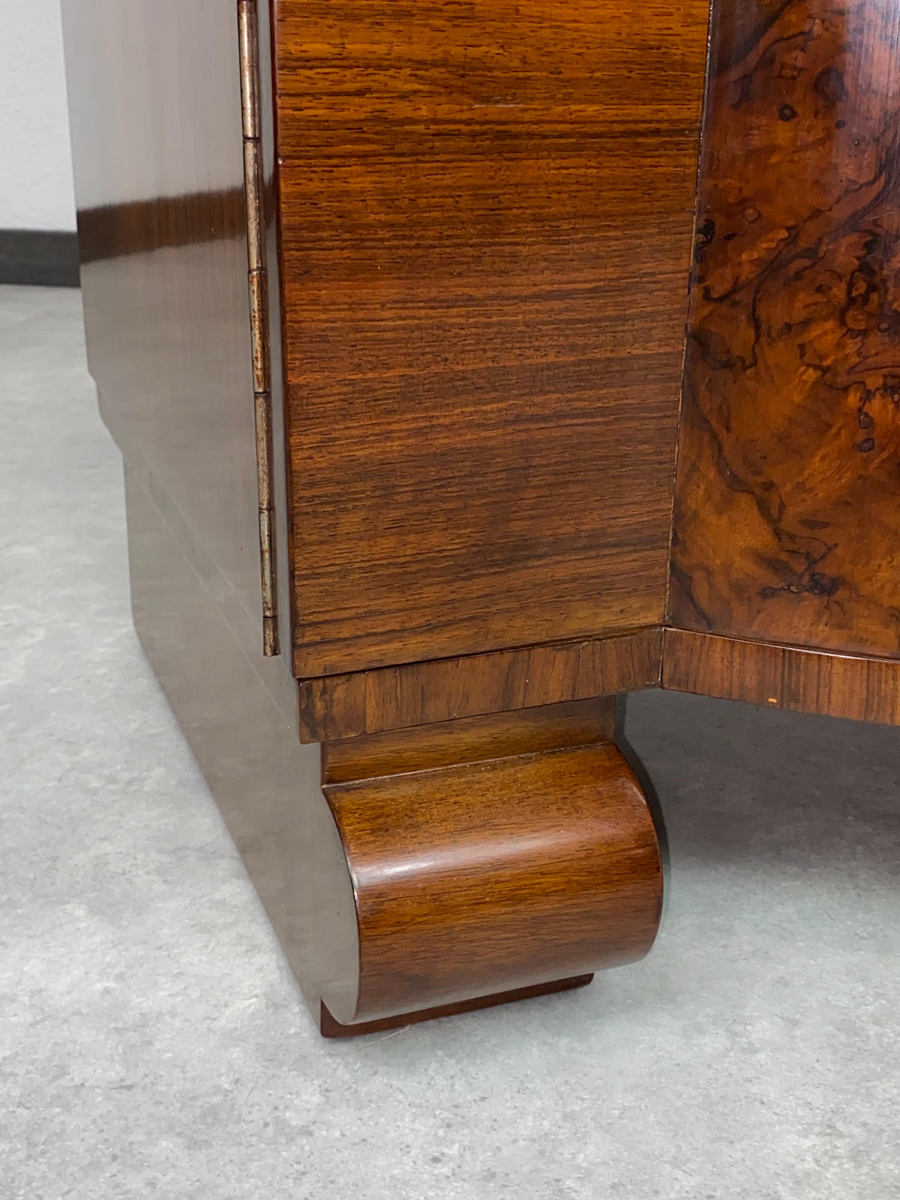 Très rare meuble de bar art déco en noyer par Thonet en vente 2