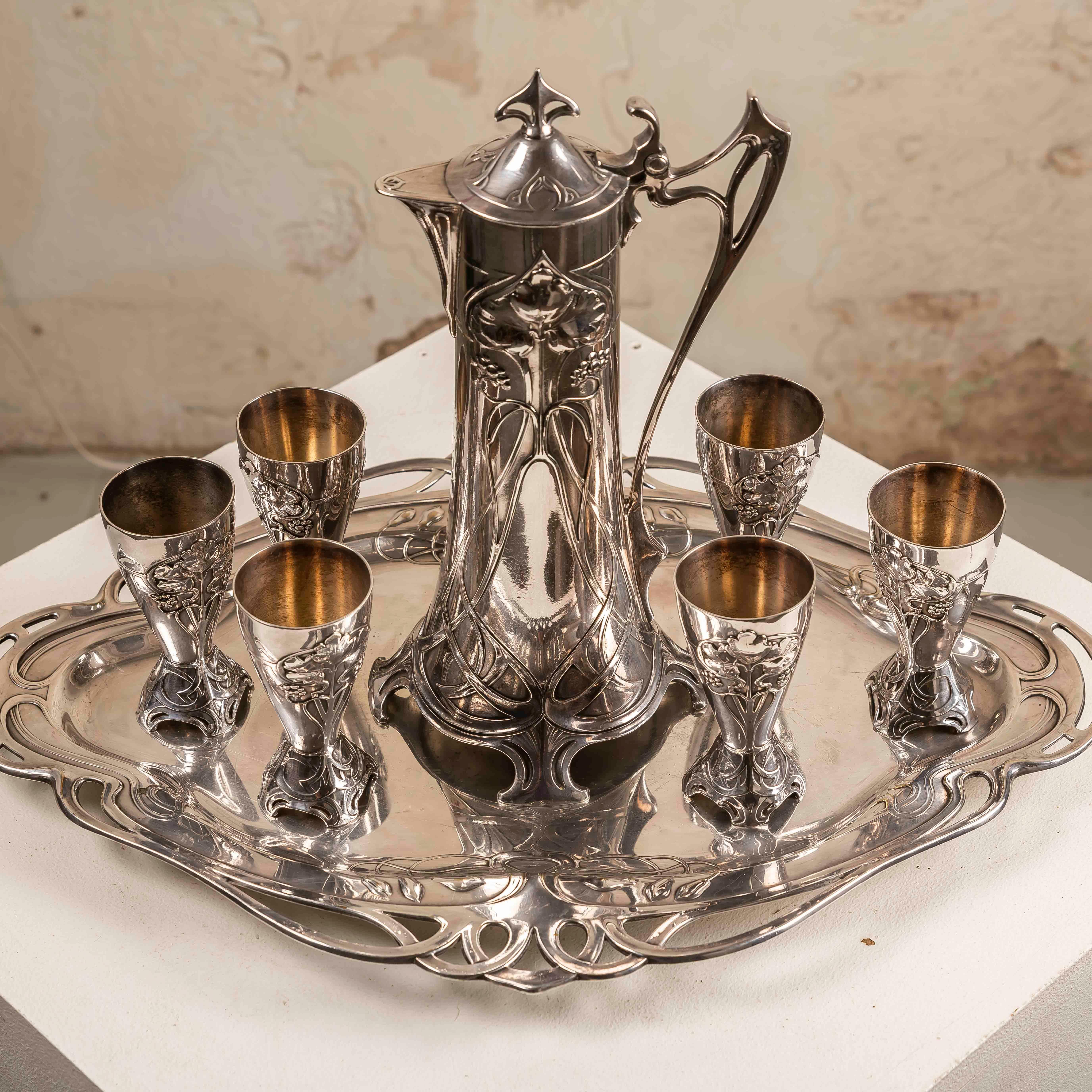 Historical and Artistic Value
Art Nouveau Design: Exemplifying the influential Art Nouveau style, characterized by flowing lines and organic forms, this set is a valuable collector's item.
Exceptional Craftsmanship: Renowned for superior metalwork,