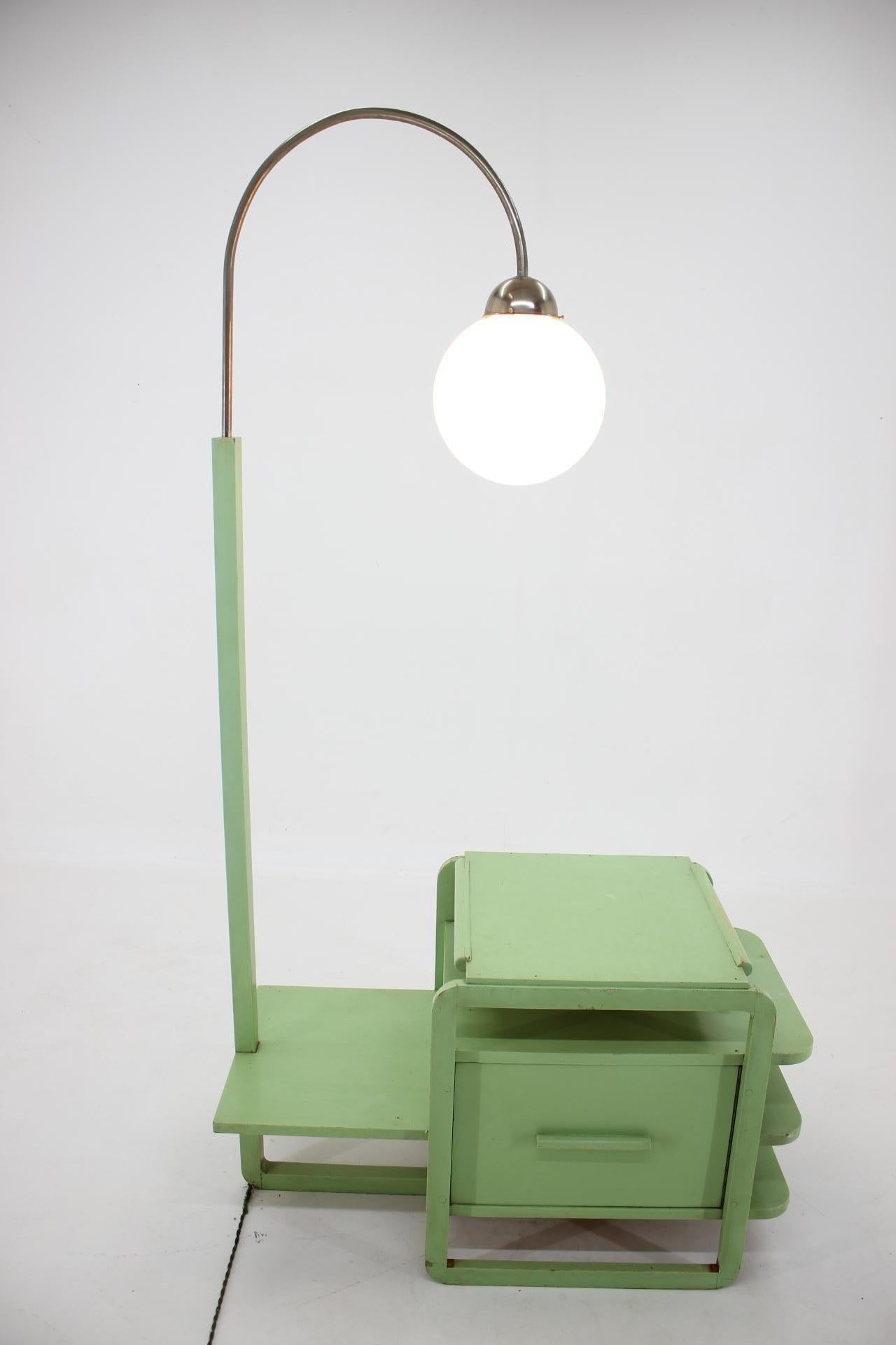 Milieu du XXe siècle Très rare lampadaire Bauhaus en bois et chrome, années 1930 / Functionalisme en vente
