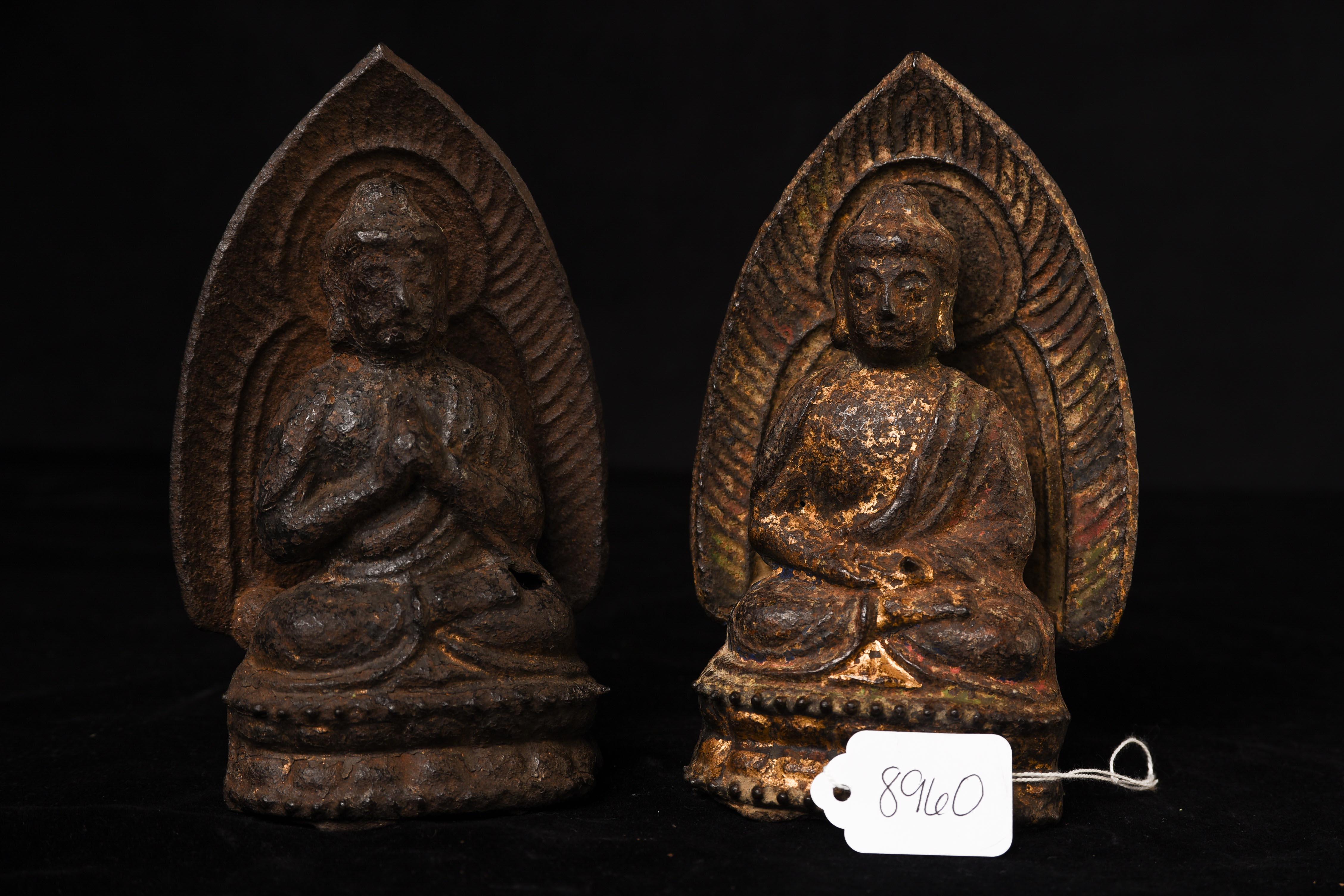 Sehr selten  Yuan/early Ming-Buddha aus Gusseisen mit integrierter mandorla- im Angebot 5