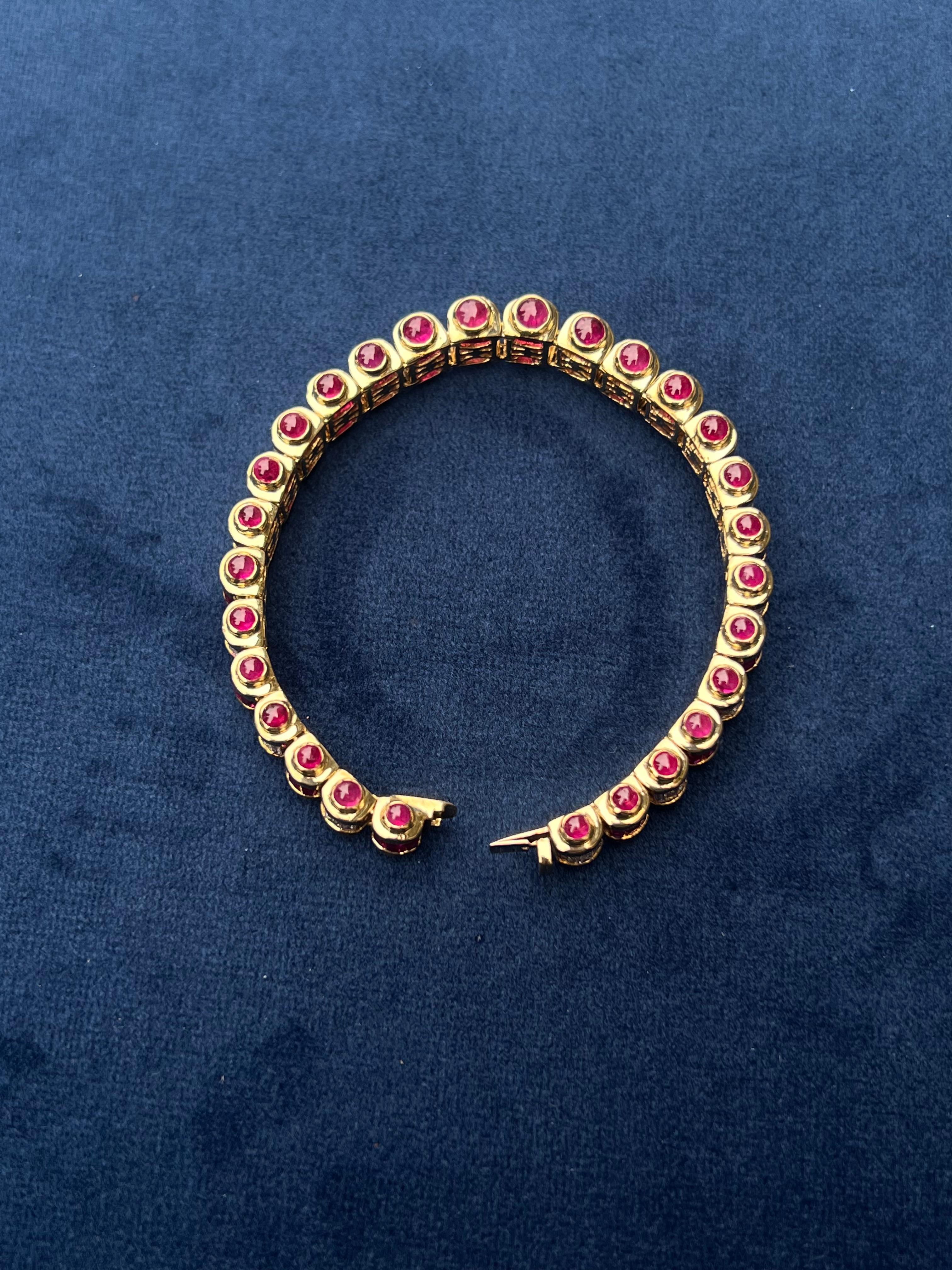 Very Regal 32 Carat Art Deco Style Burmese Ruby and Diamond Bracelet !8K Gold 1