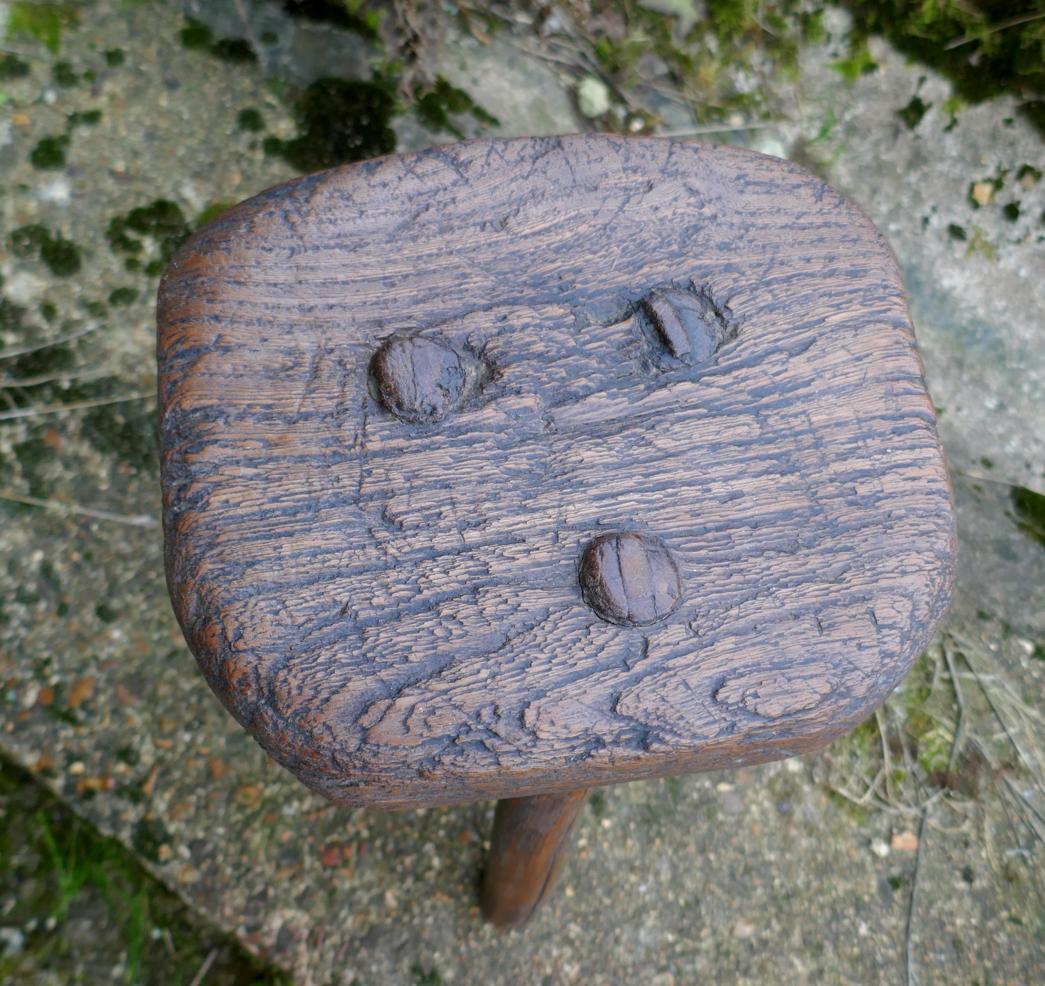 Very Rustic 18th Century Elm Dairy Stool or Milk Maid’s Stool In Distressed Condition In Chillerton, Isle of Wight
