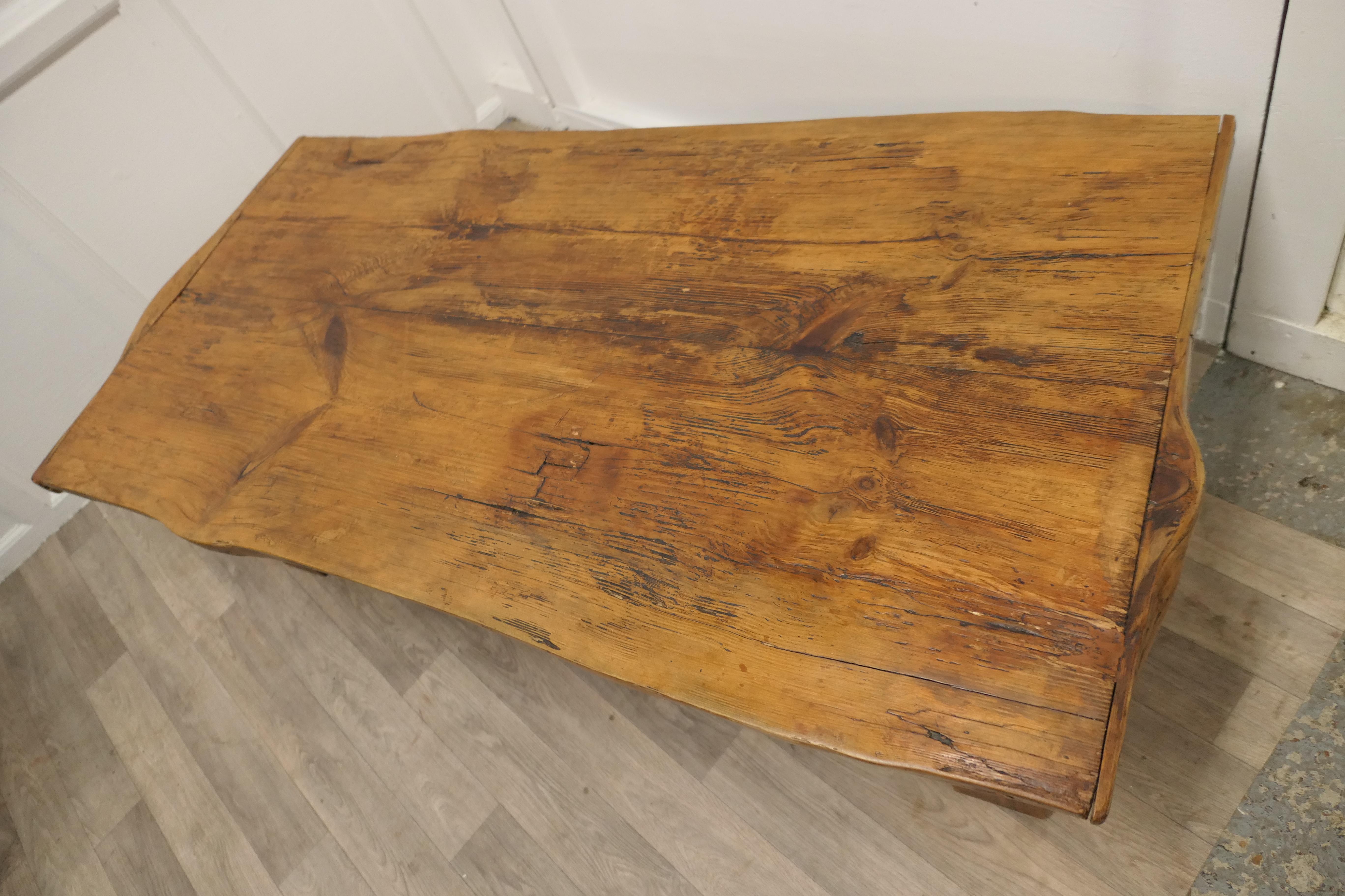 Table basse de ferme très rustique Bon état - En vente à Godshill, Isle of Wight