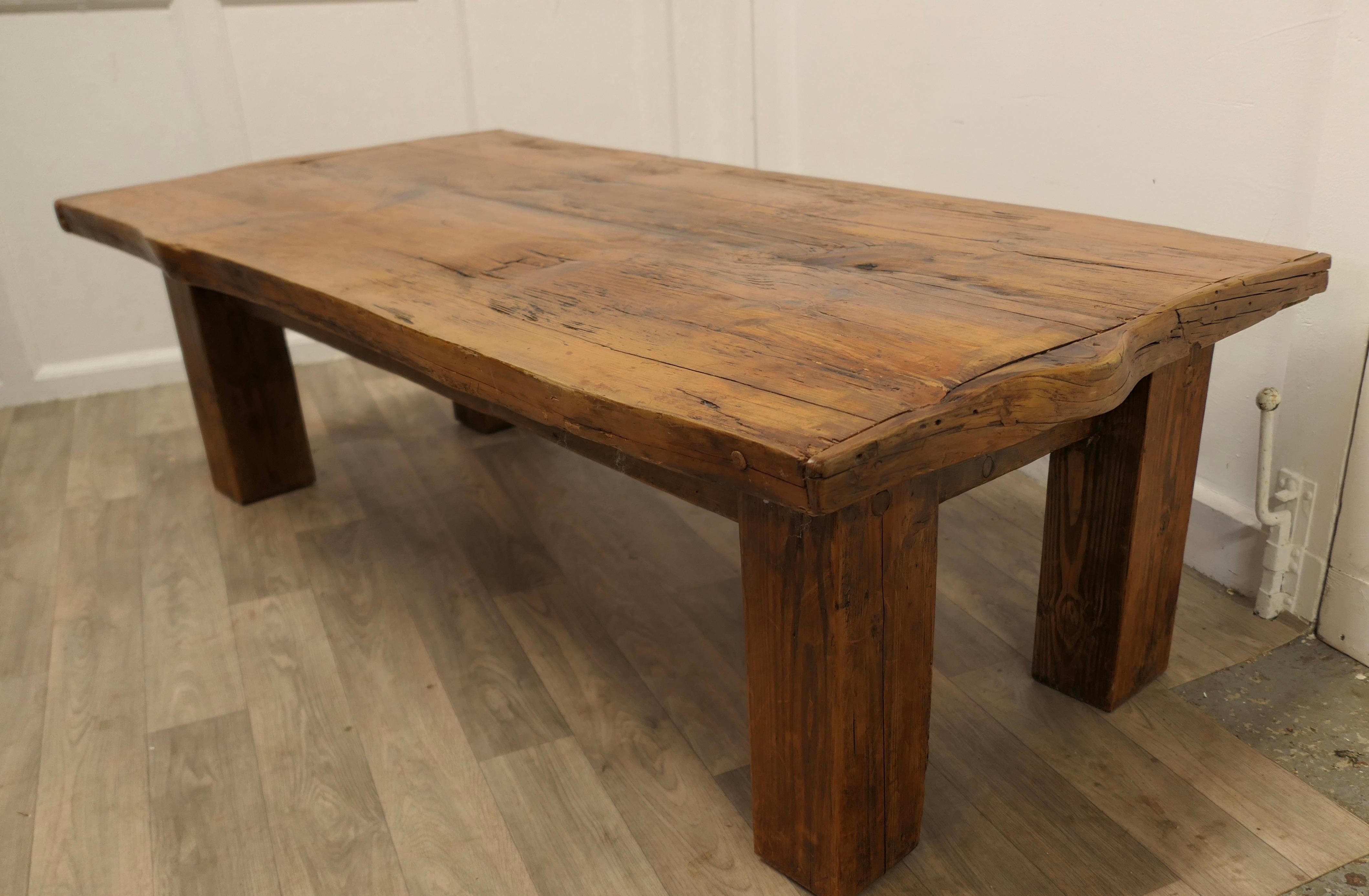 Table basse de ferme très rustique en vente 1