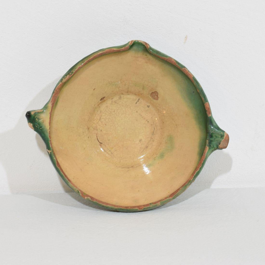 Très petit bol ou Tian français du 19ème siècle en terre cuite émaillée verte et jaune en vente 5