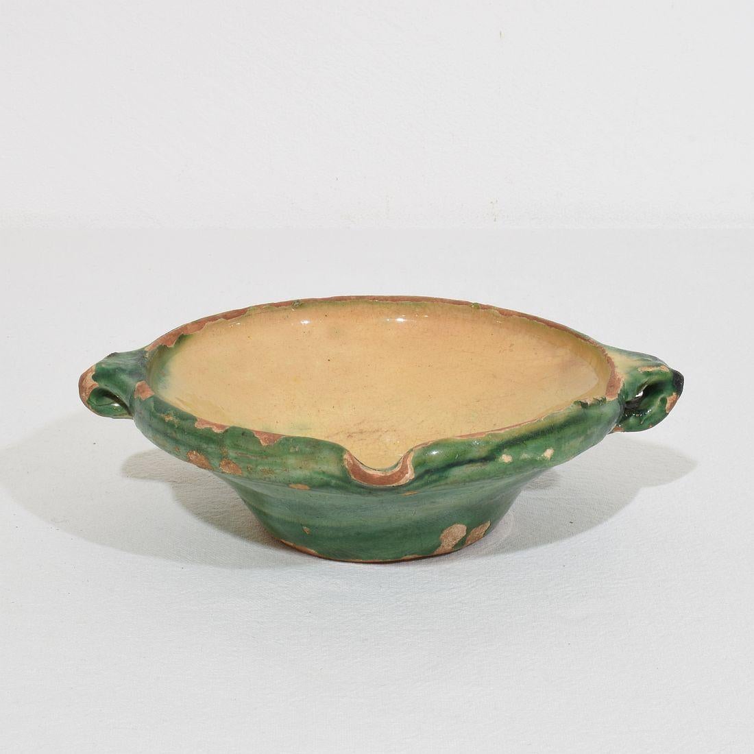XIXe siècle Très petit bol ou Tian français du 19ème siècle en terre cuite émaillée verte et jaune en vente