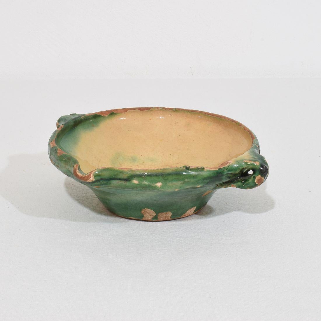 Terre cuite Très petit bol ou Tian français du 19ème siècle en terre cuite émaillée verte et jaune en vente
