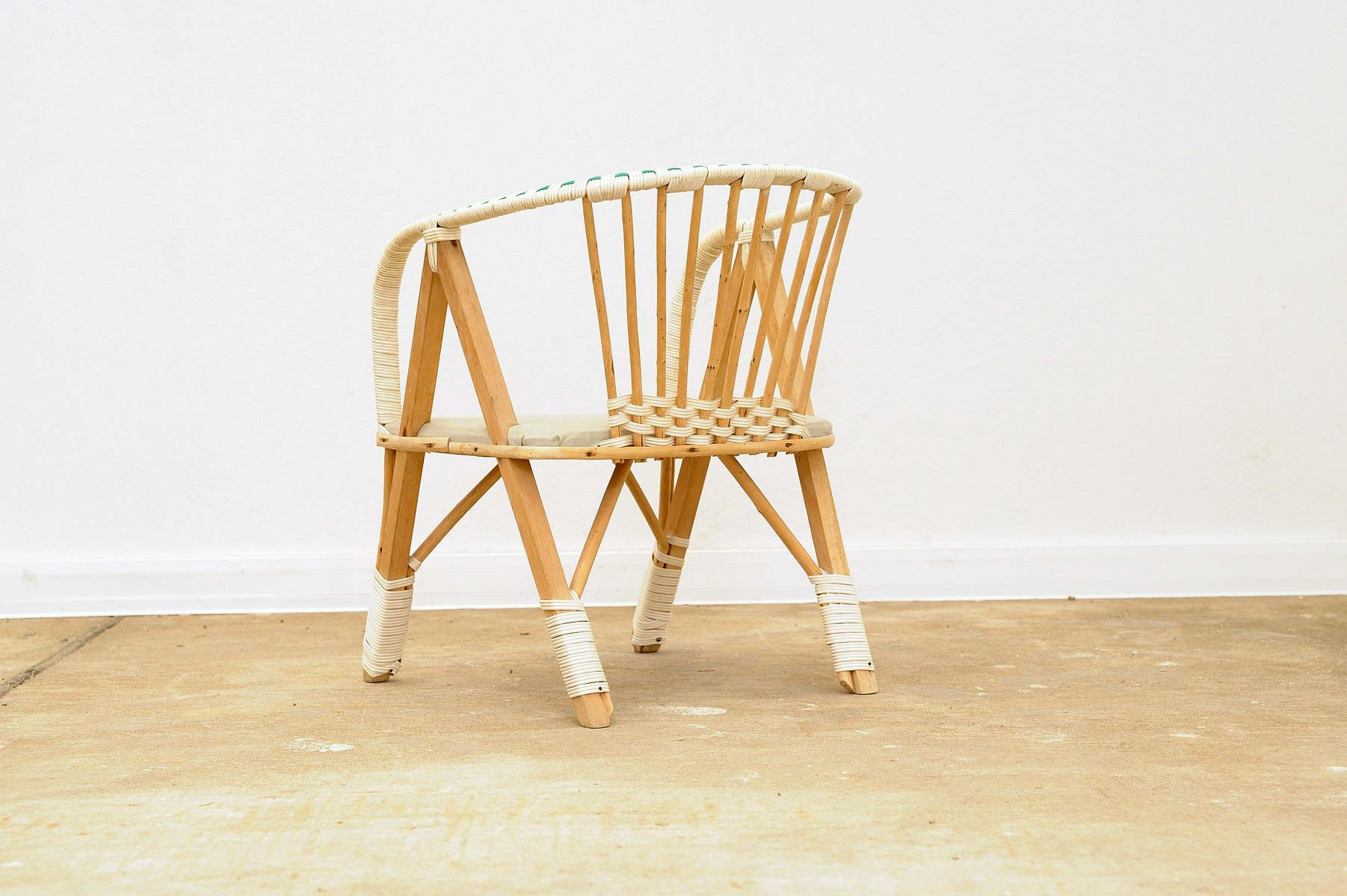 Very small children´s wicker chair, 1960´s, Czechoslovakia For Sale 1