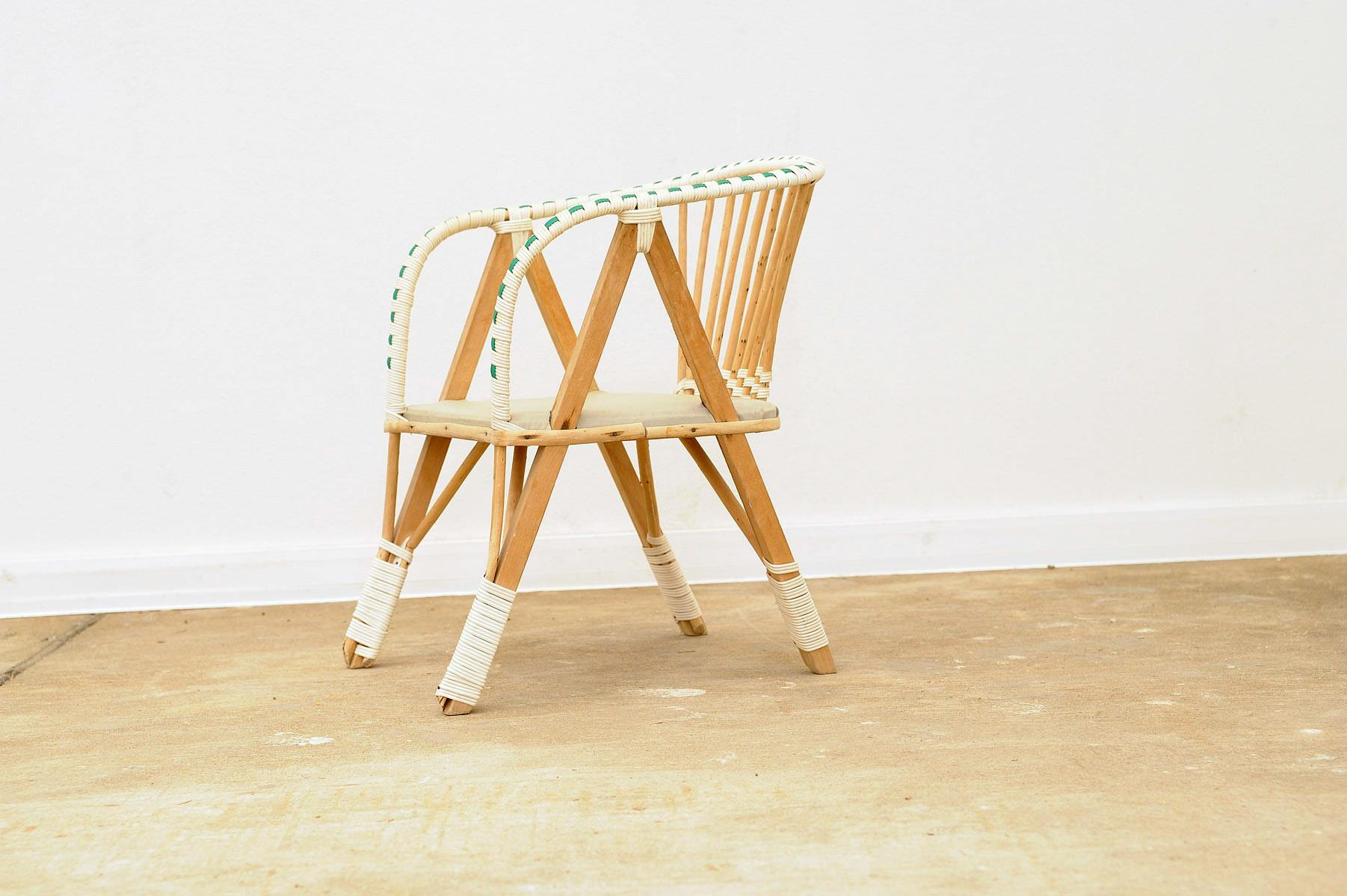 Very small children´s wicker chair, 1960´s, Czechoslovakia For Sale 3
