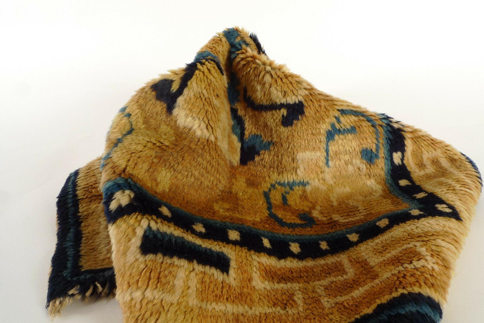 Tissé à la main Revêtement d'assise Ningxia très doux et ancien de la première moitié du XIXe siècle en vente