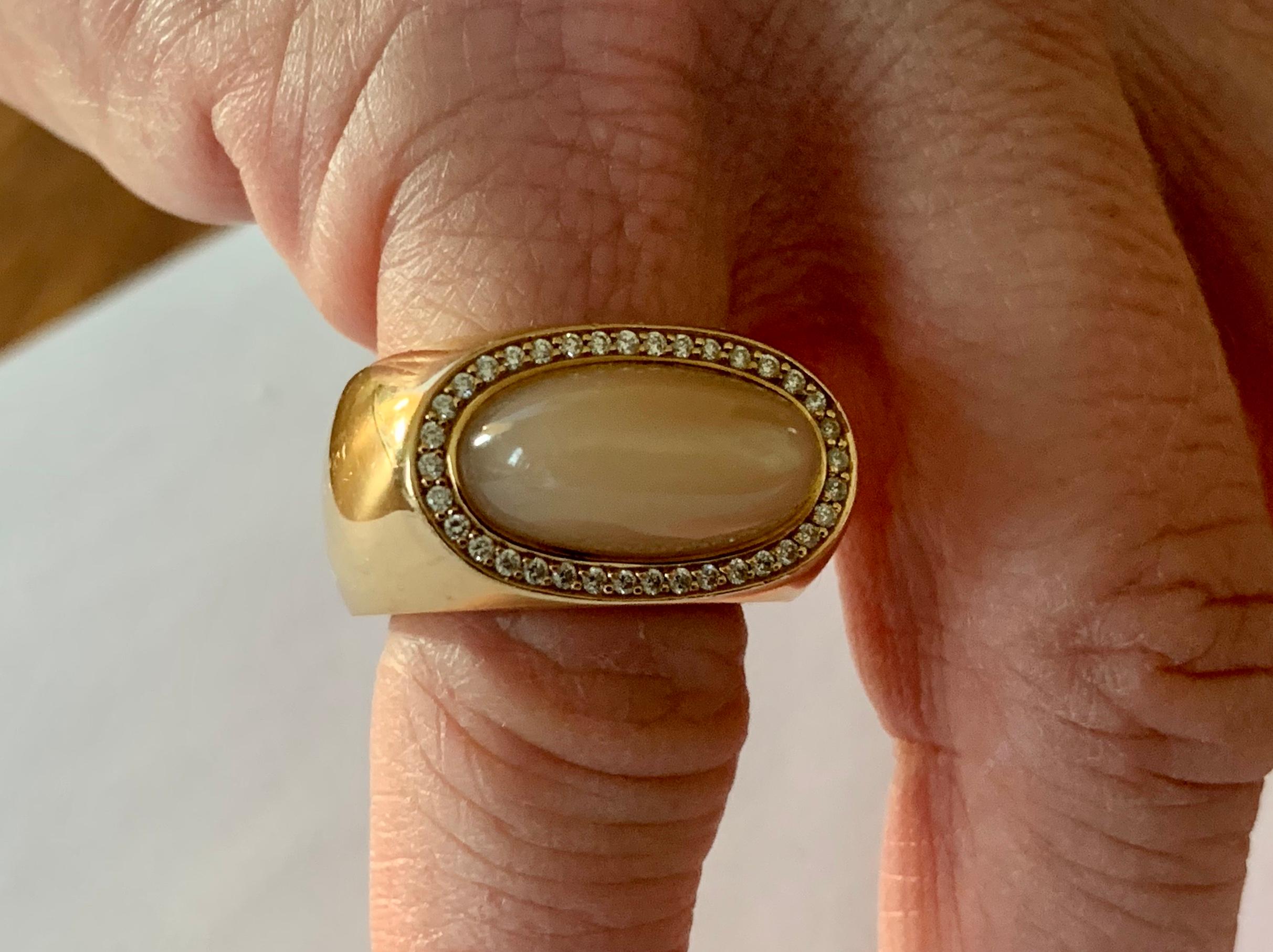 Very Solid 18 Karat Rose Gold Moonstone and Diamond Ring by Jochen Pohl In Good Condition In Zurich, Zollstrasse