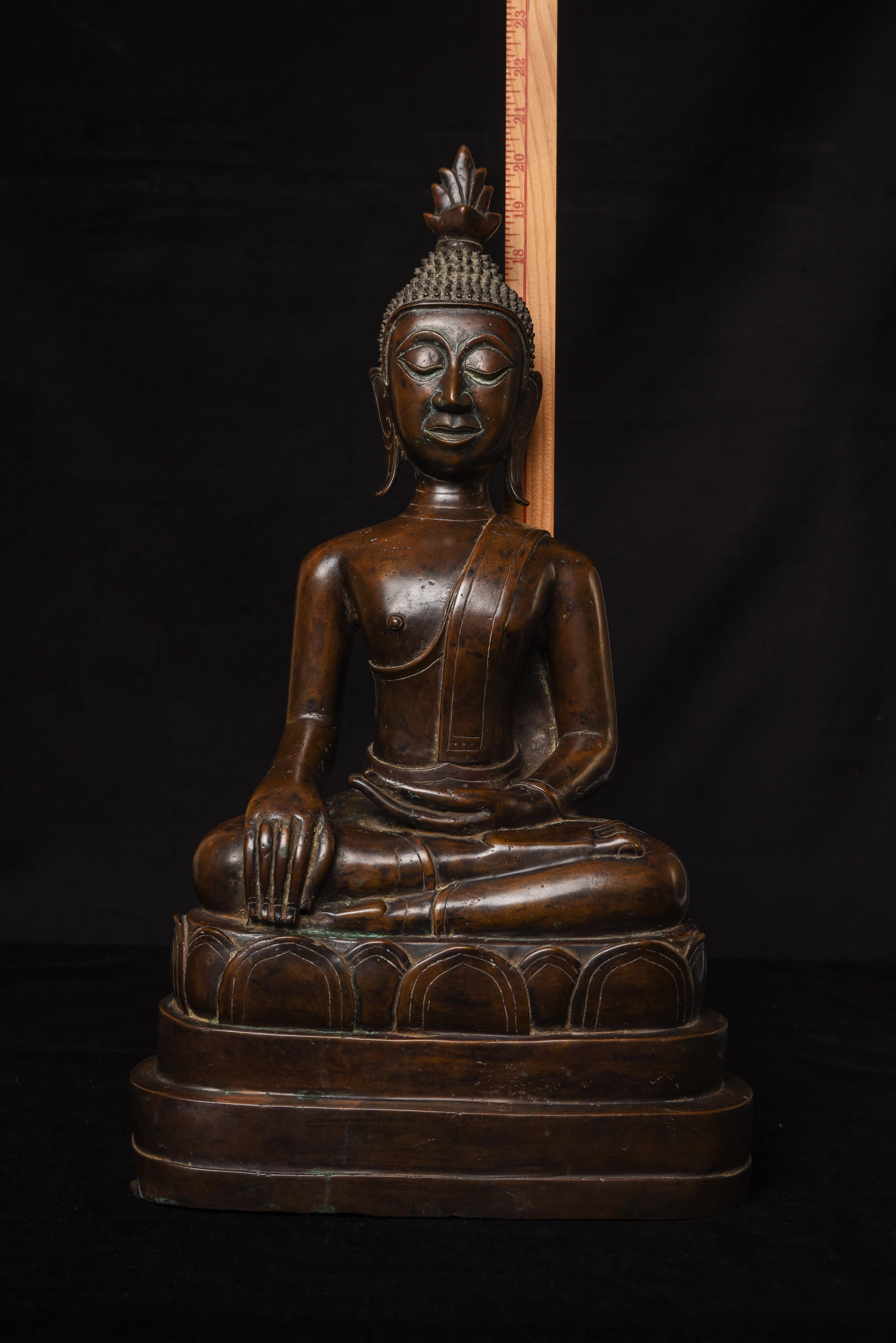 Un Buddha molto particolare del XVIII secolo proveniente dal regno di Nan (un antico regno nel nord-est della Thailandia).  An He è strettamente imparentato con Buddha 8961, uno dei miei preferiti di sempre. I Buddha Nan hanno una caratteristica