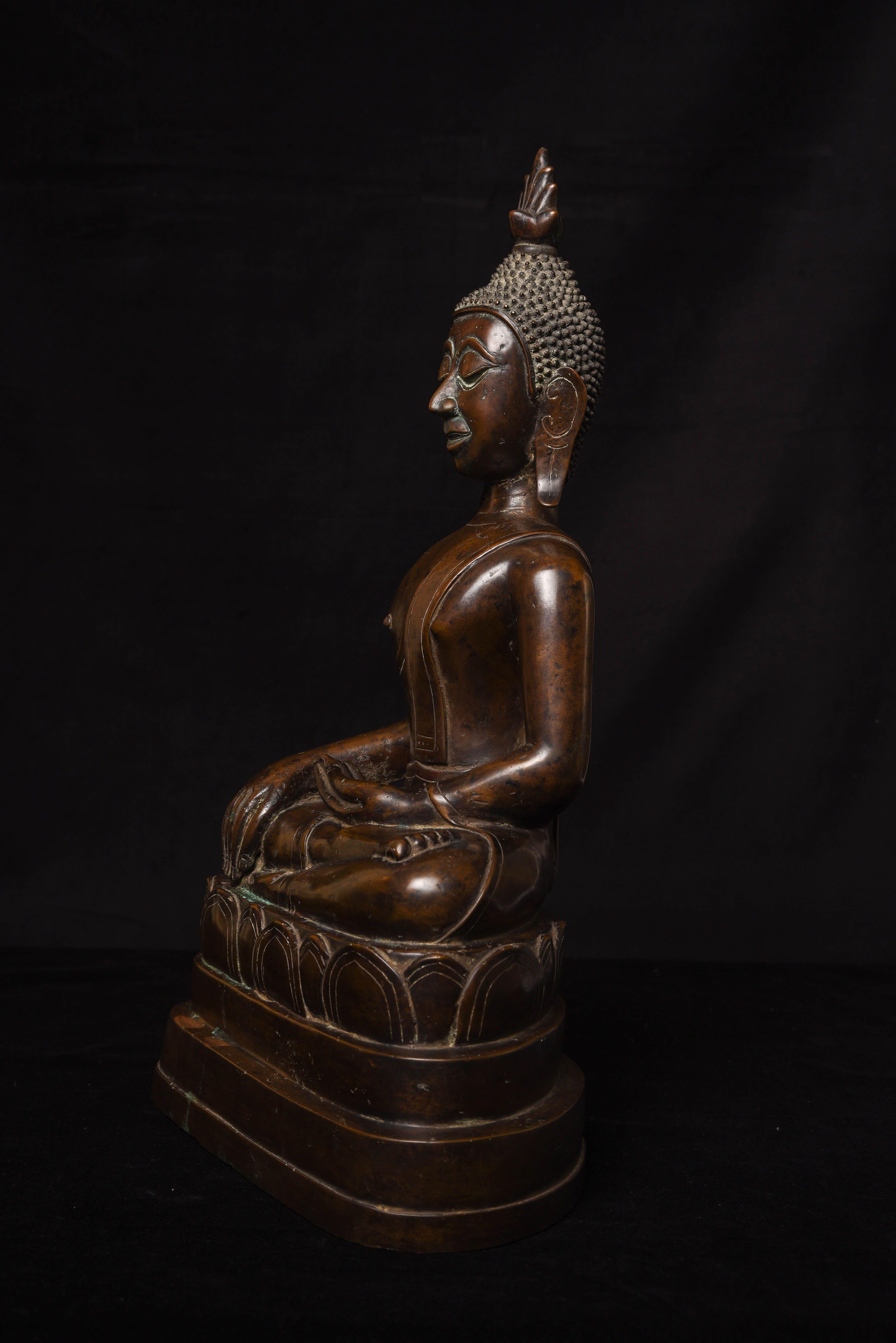 Thailandese Un Buddha molto particolare del XVIII secolo proveniente dal regno di Nan. in vendita