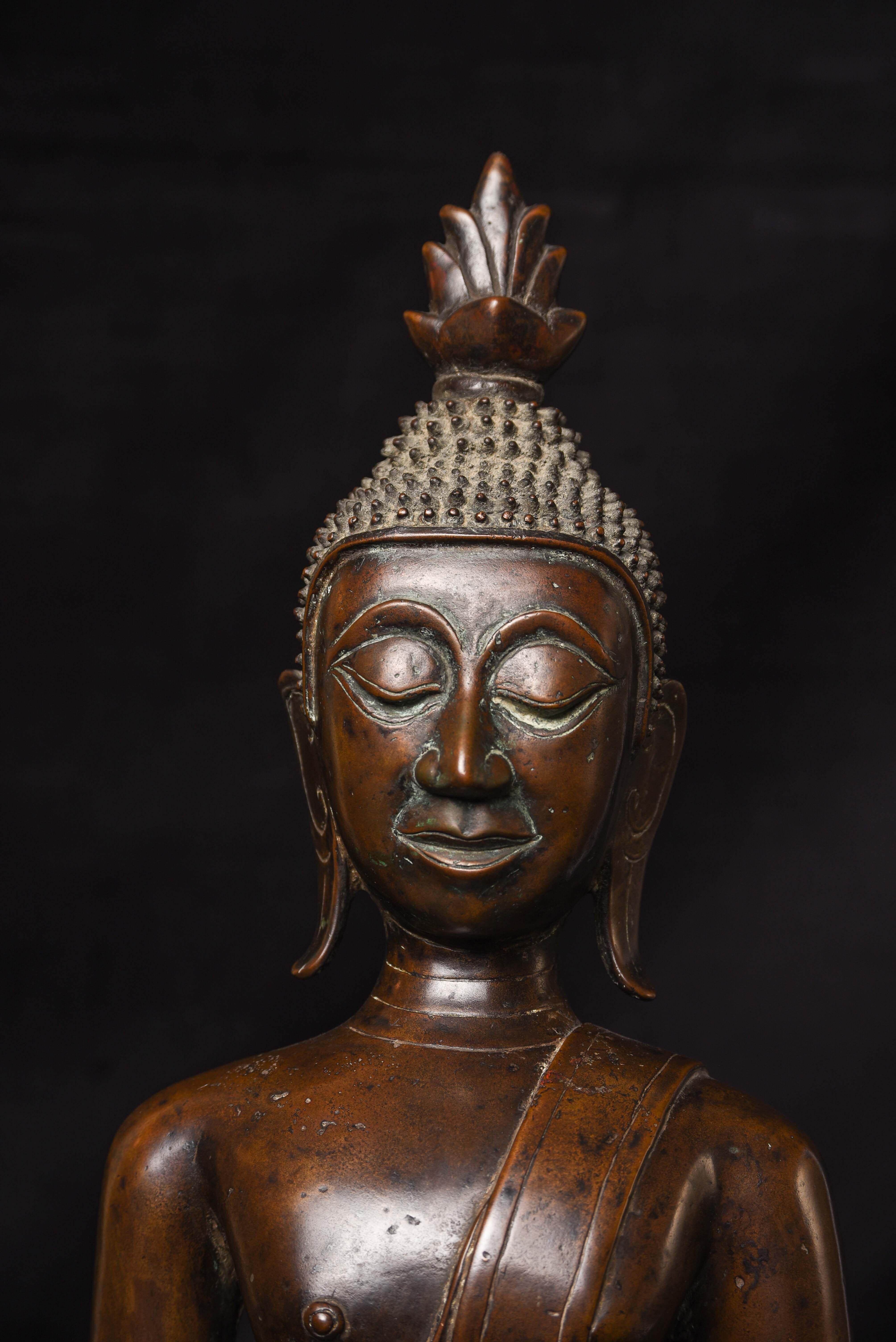 Bronzo Un Buddha molto particolare del XVIII secolo proveniente dal regno di Nan. in vendita