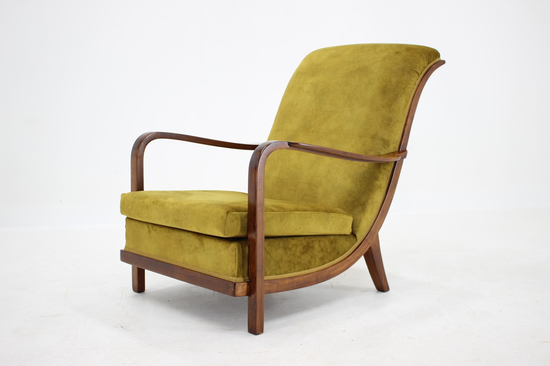 - Carefully refurbished and newly upholstered
- Probably only few pieces were made 
- Publicated in Knoll catalogues and books 
- Marked by metal label
- Measures: Height of seat 37 cm.
 