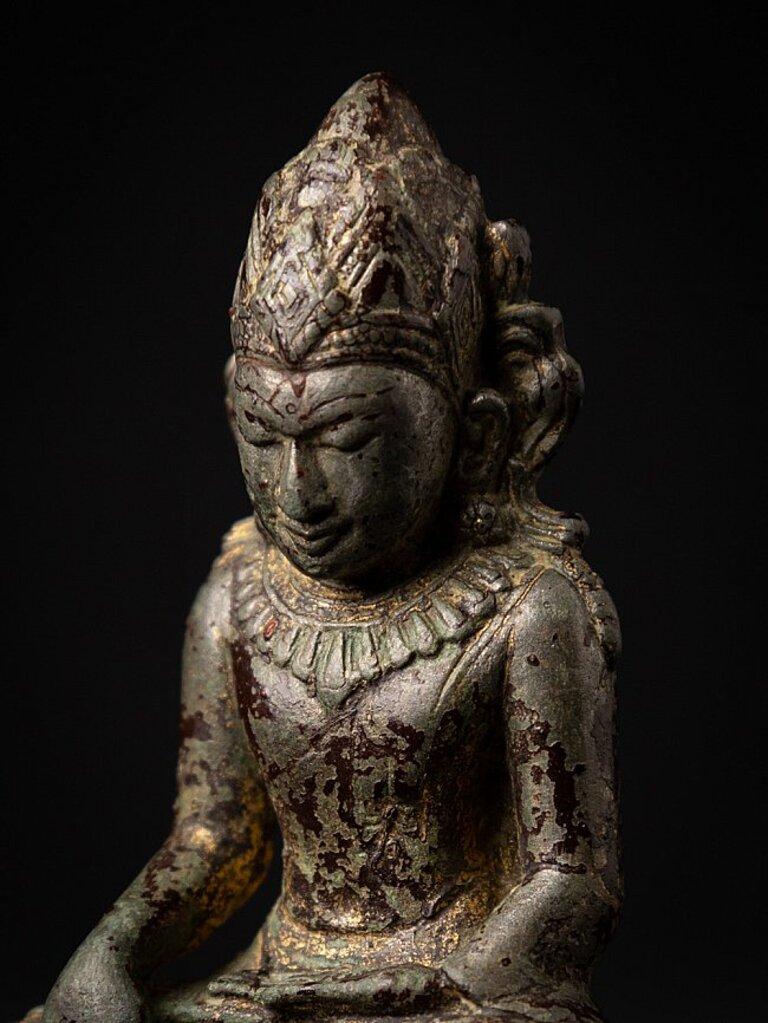 Very Special Antique Bronze Bagan Buddha Statue from Burma For Sale 6