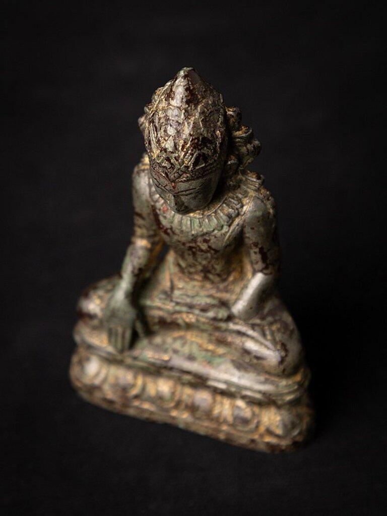Very Special Antique Bronze Bagan Buddha Statue from Burma For Sale 8