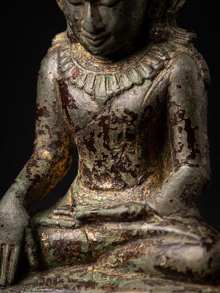 Very Special Antique Bronze Bagan Buddha Statue from Burma For Sale 10