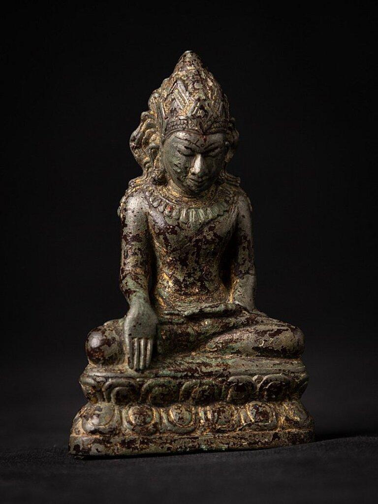 Very Special Antique Bronze Bagan Buddha Statue from Burma For Sale 1